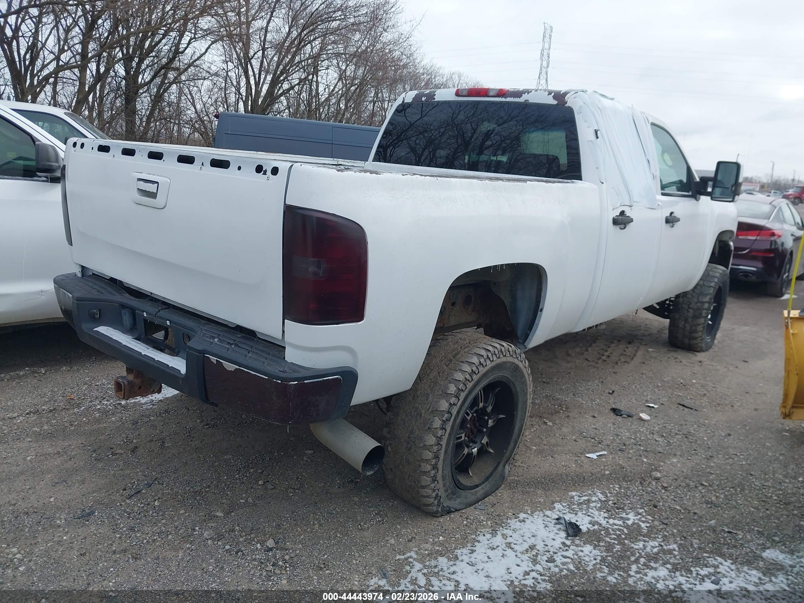CHEVROLET SILVERADO image 4