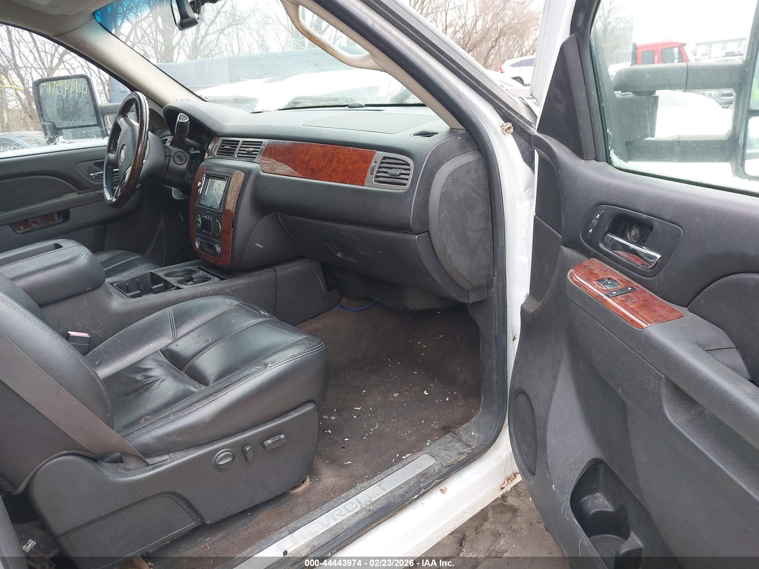 CHEVROLET SILVERADO image 5