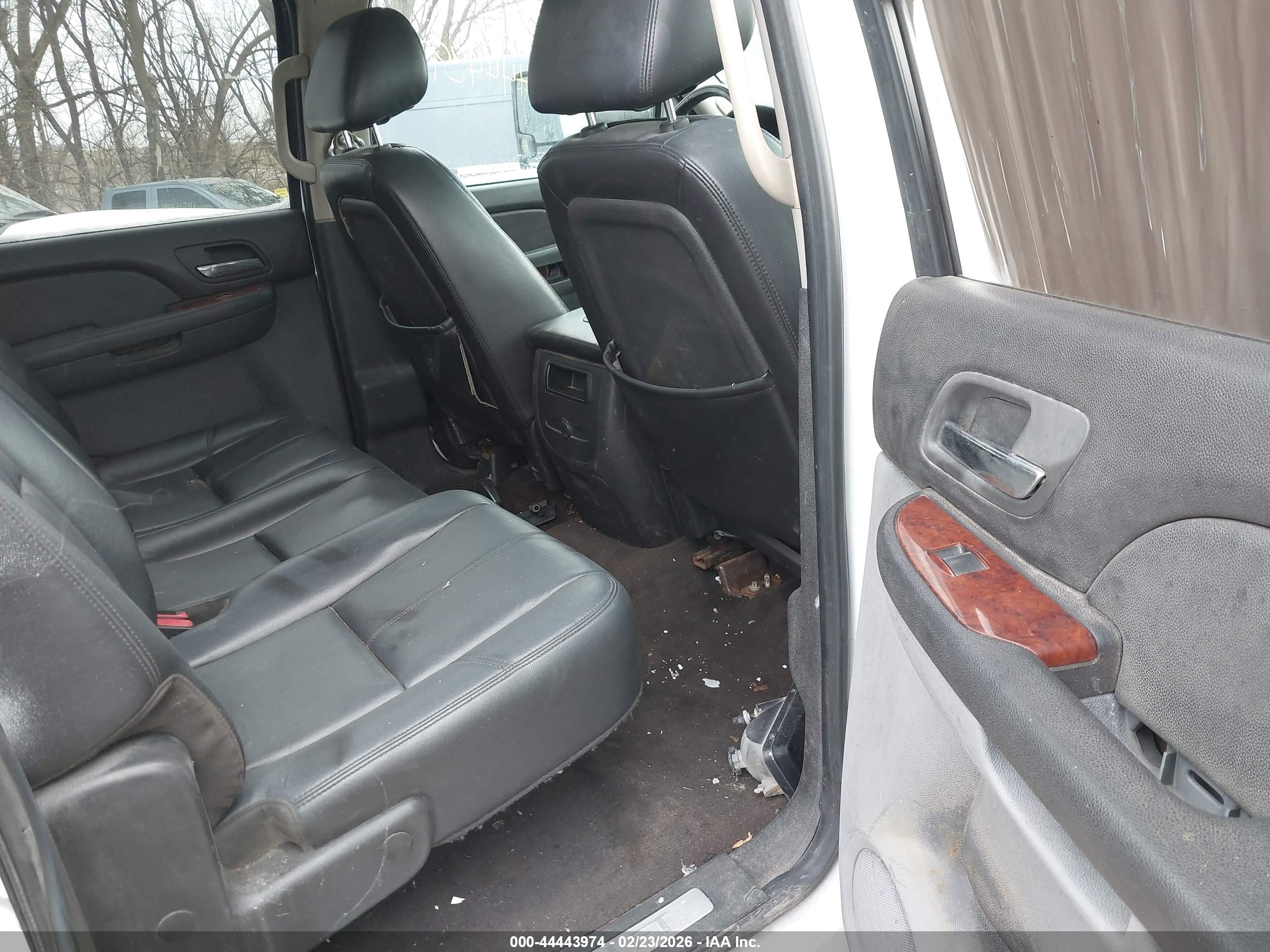 CHEVROLET SILVERADO image 8