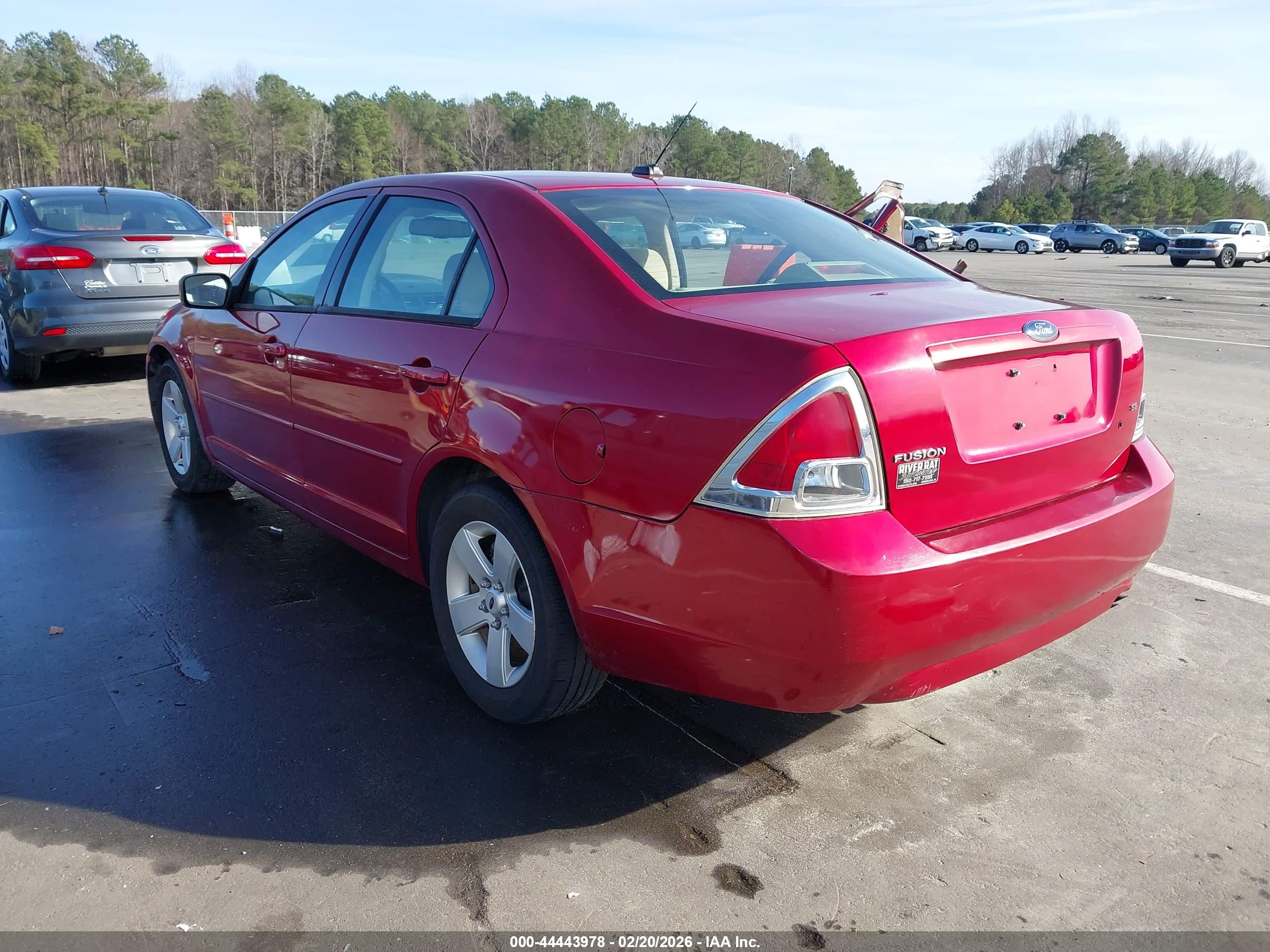 FORD FUSION image 3