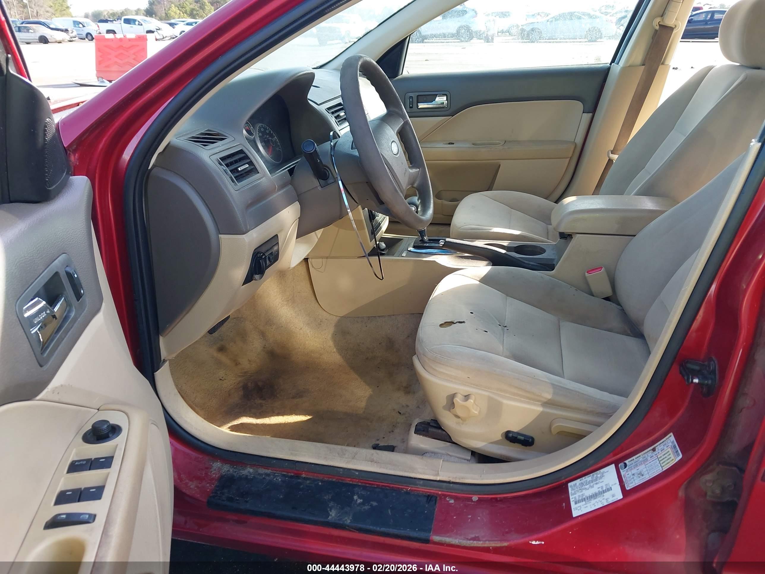 FORD FUSION image 5