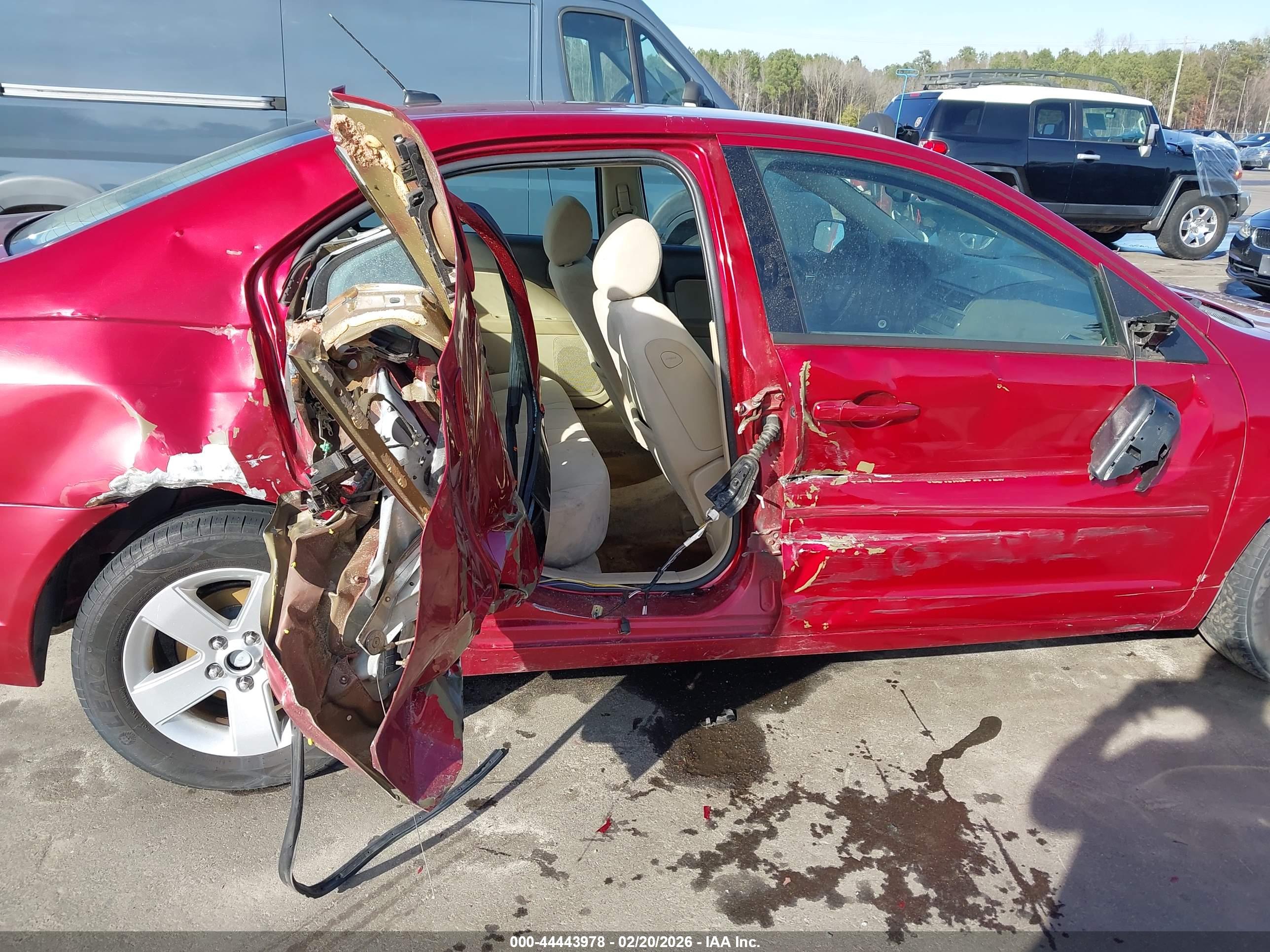 FORD FUSION image 6