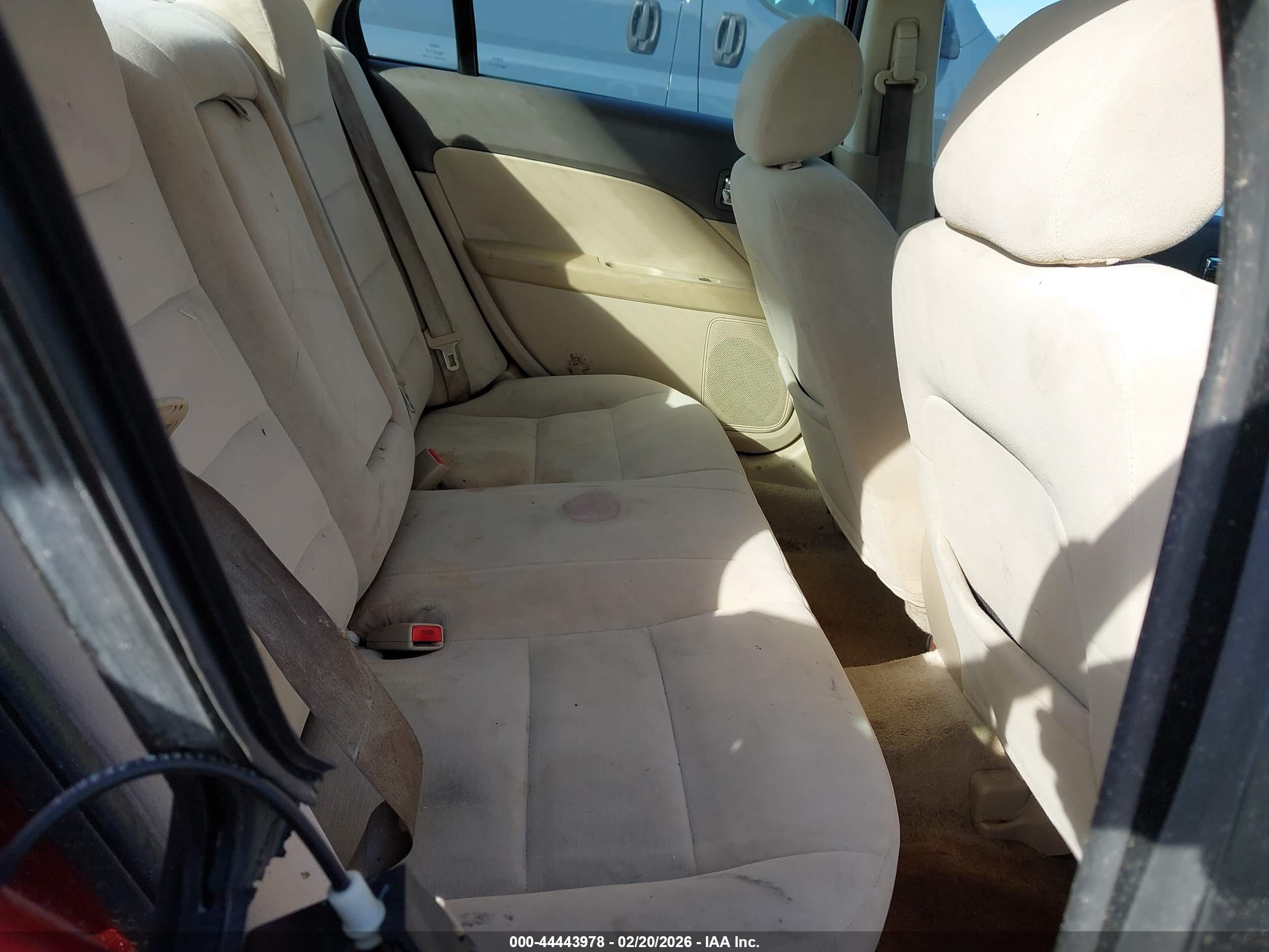 FORD FUSION image 8