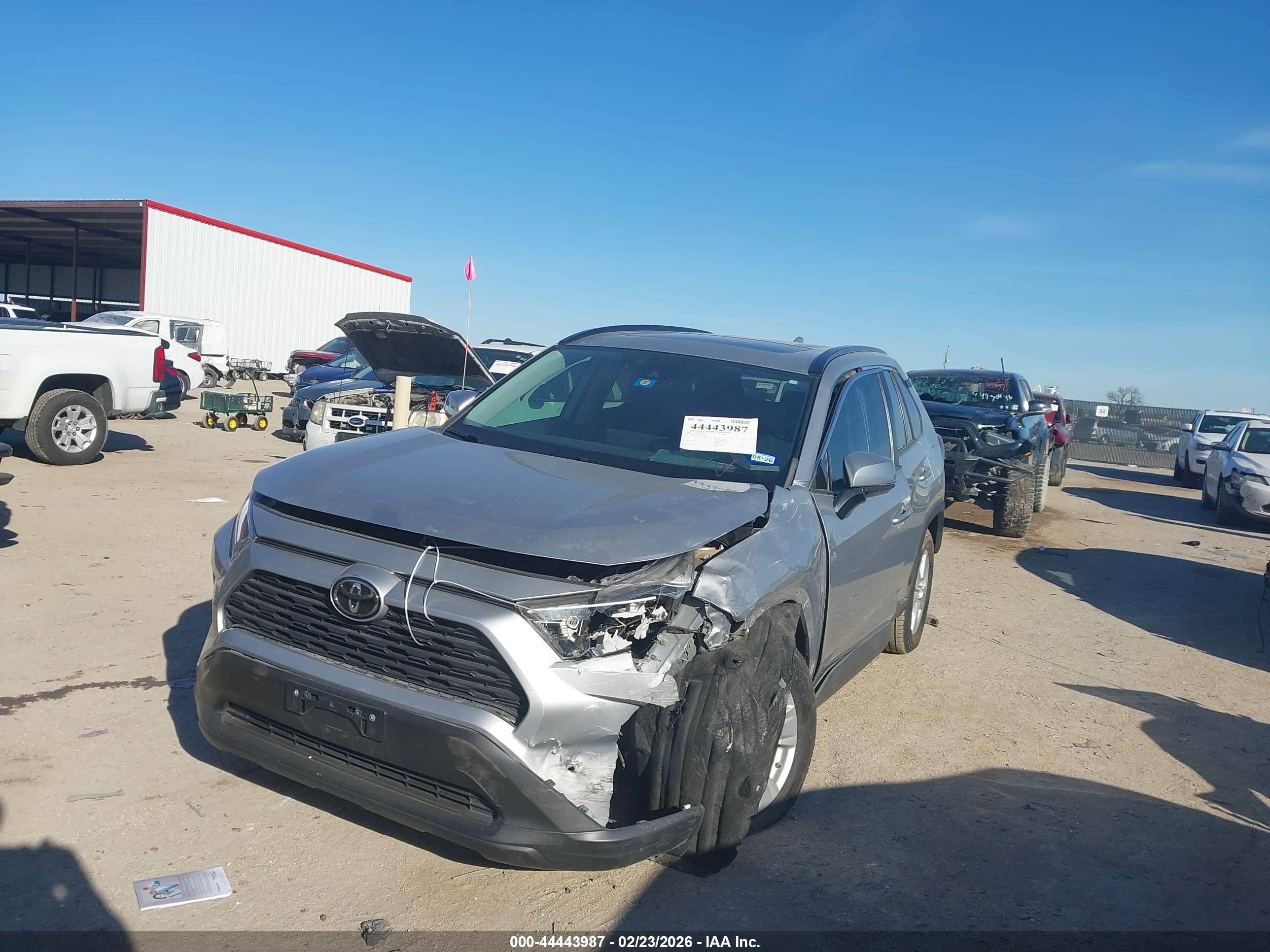 TOYOTA RAV4 image 2