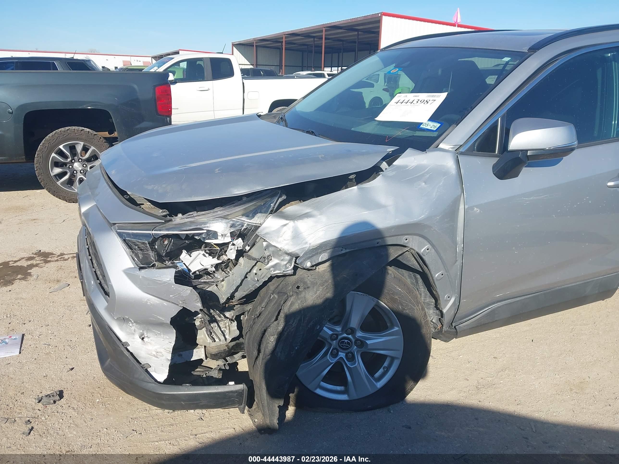 TOYOTA RAV4 image 6