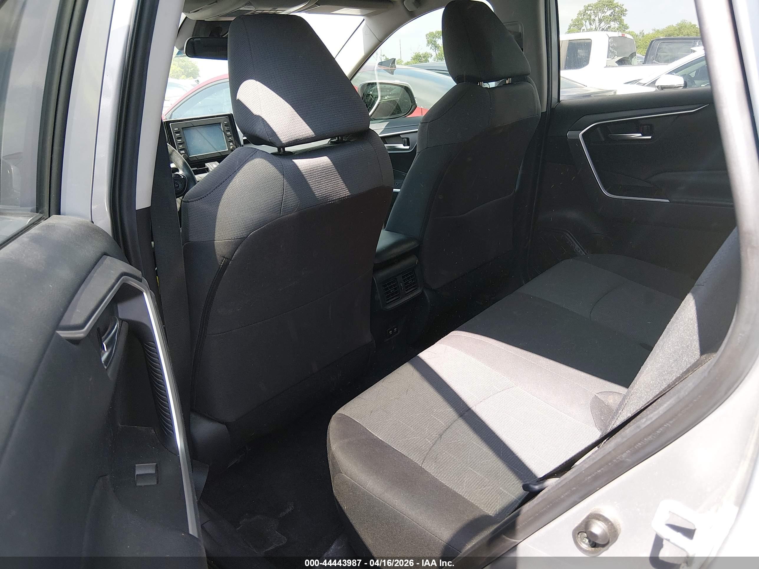 TOYOTA RAV4 image 8