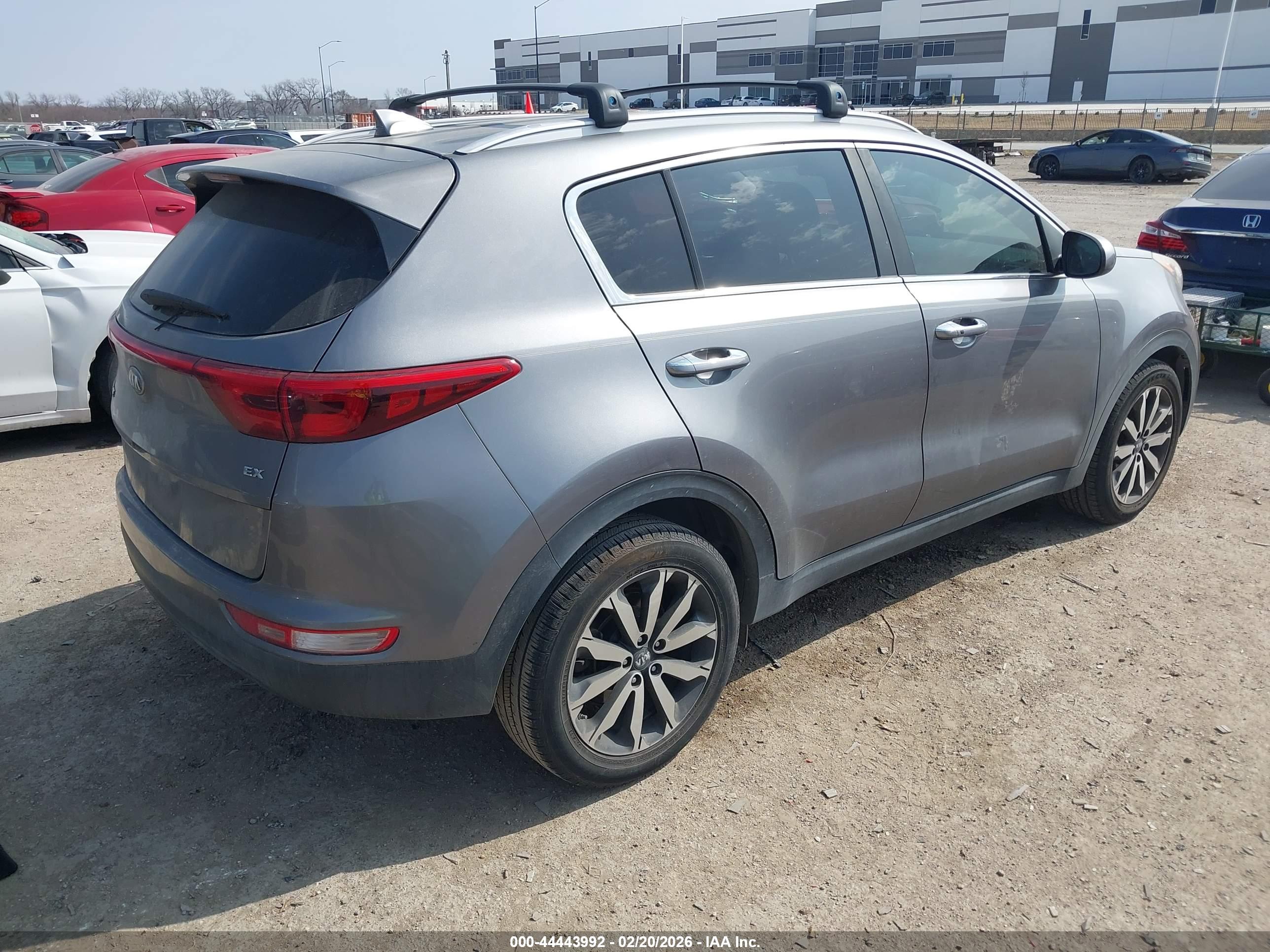 KIA SPORTAGE image 4