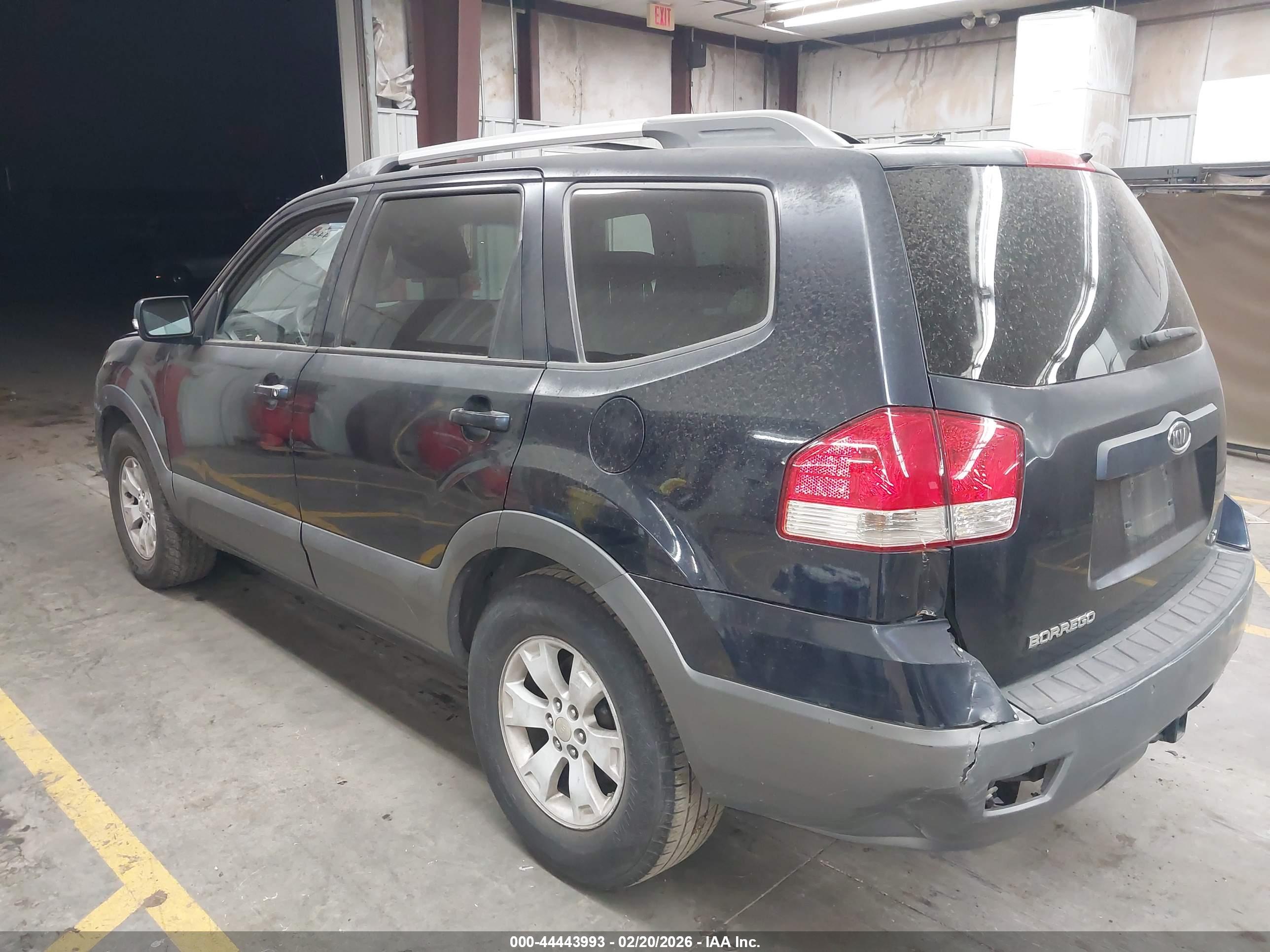 KIA BORREGO image 3