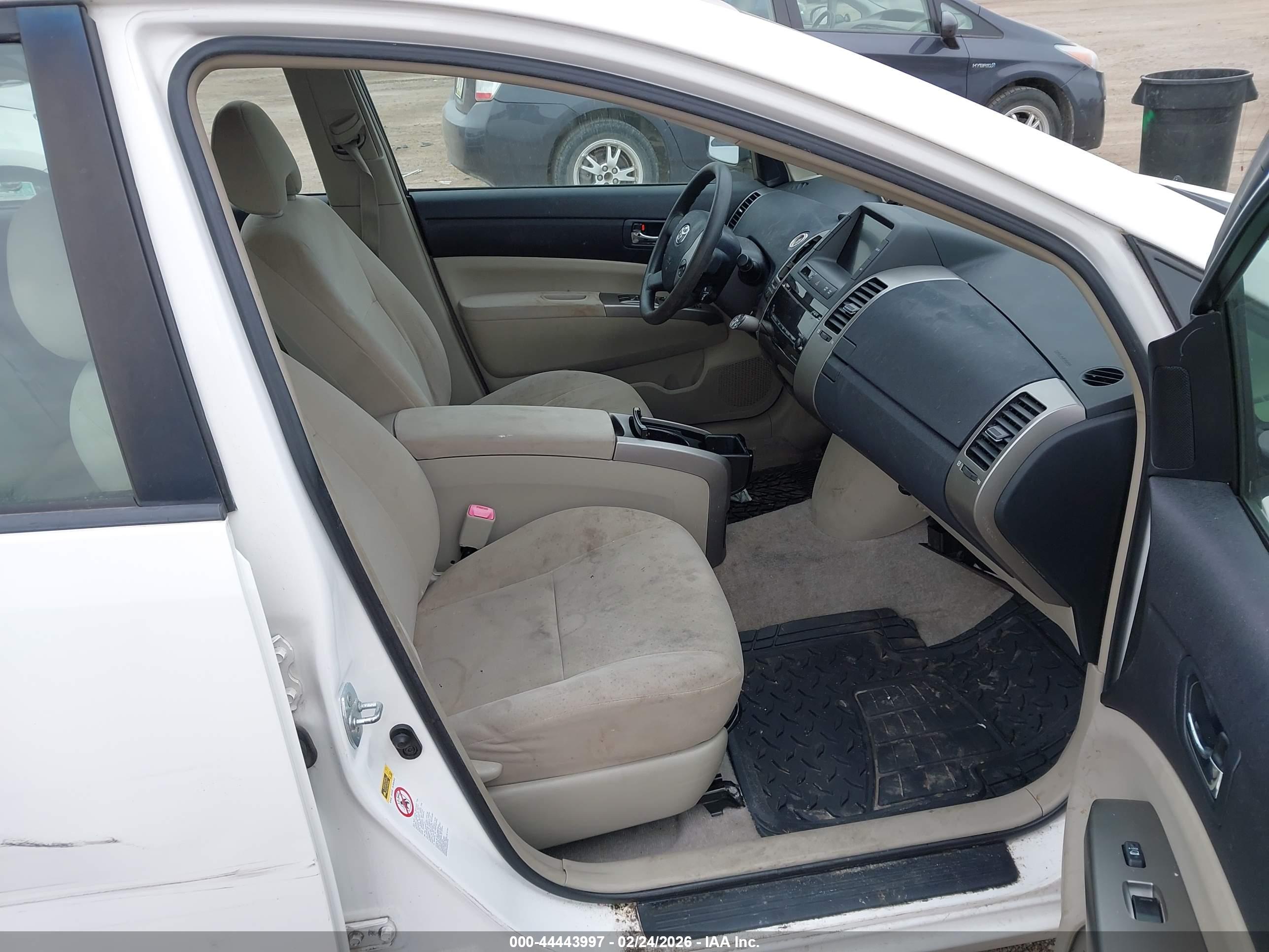 TOYOTA PRIUS image 5