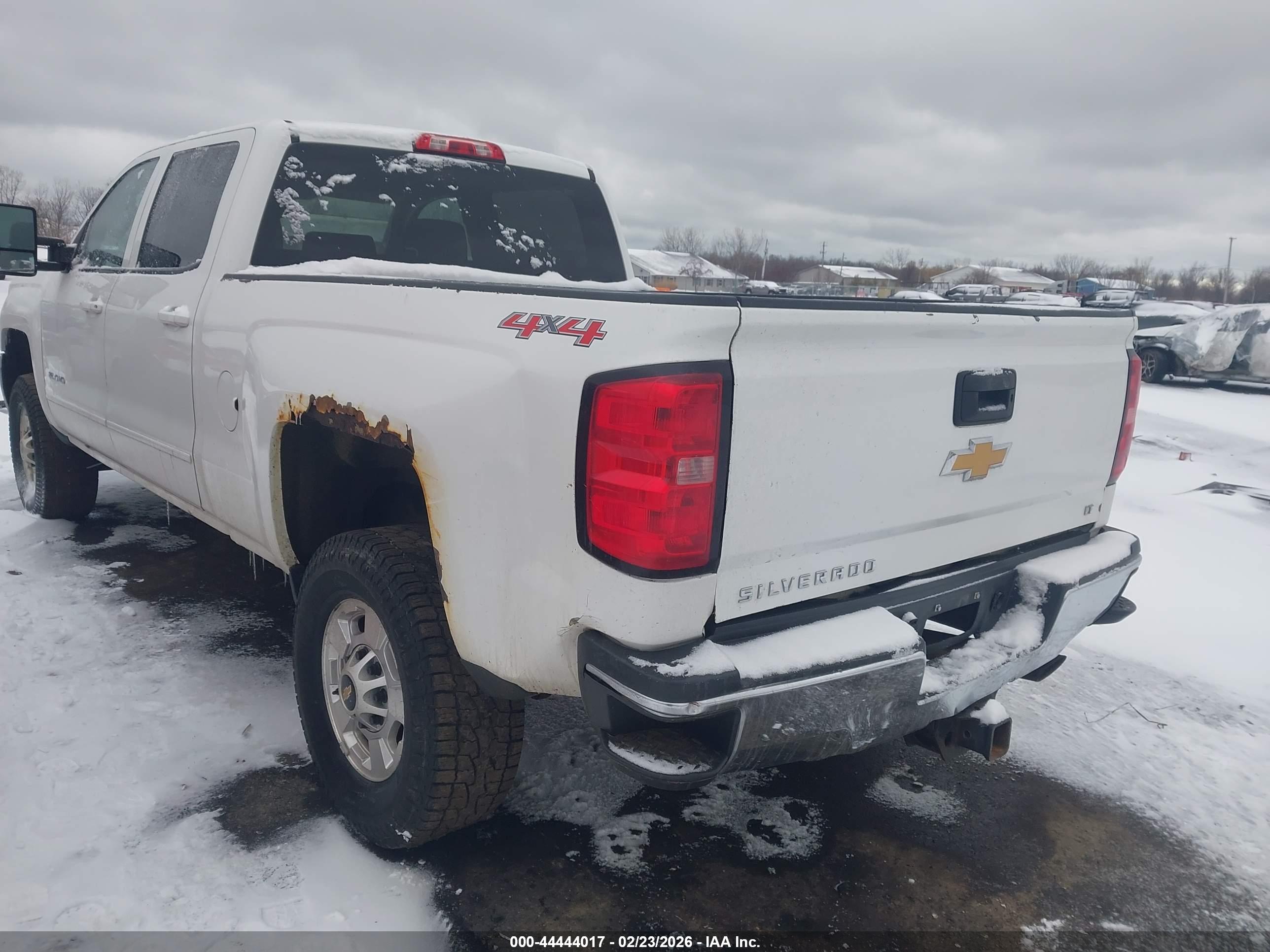 CHEVROLET SILVERADO image 3