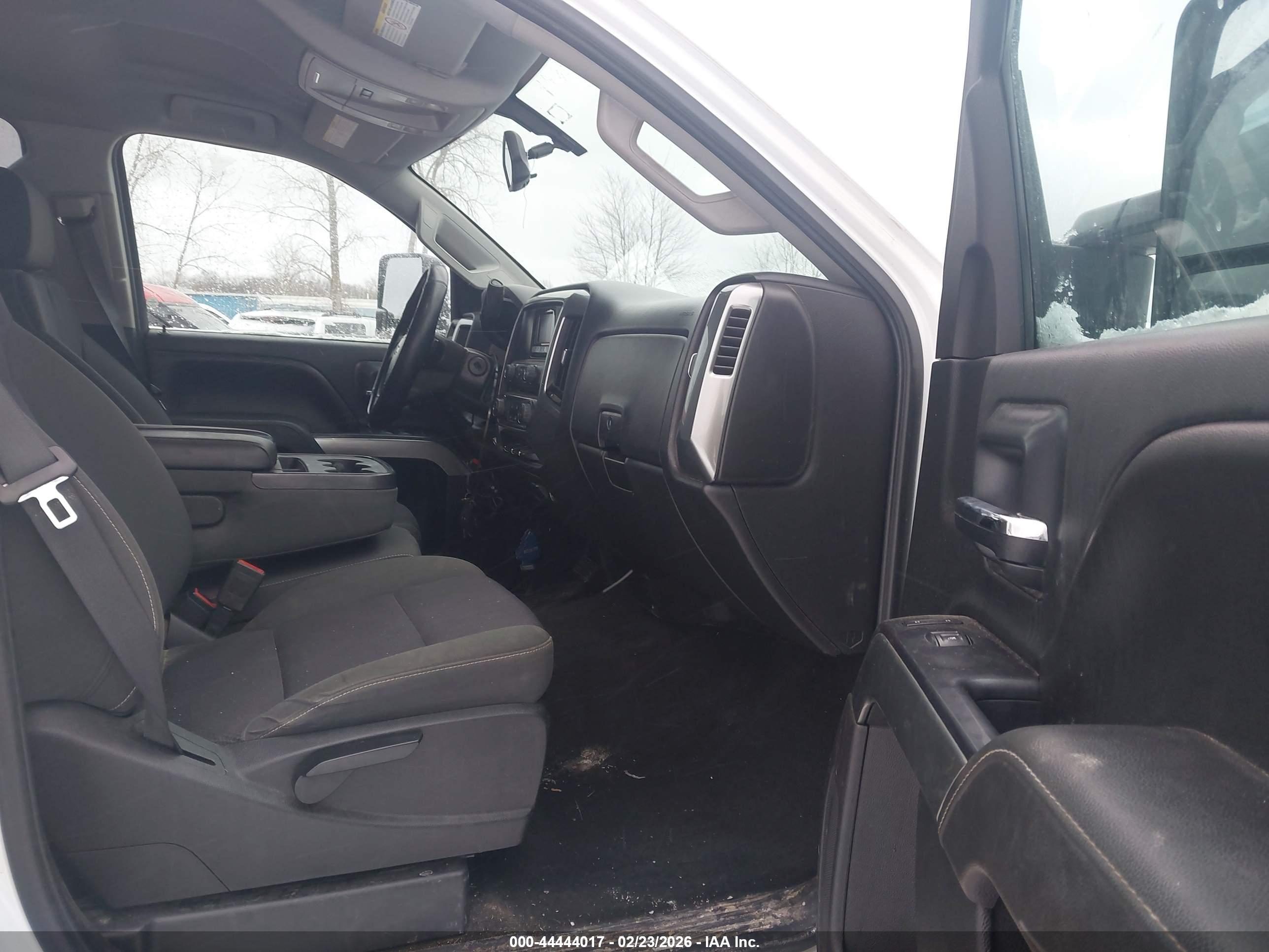 CHEVROLET SILVERADO image 5