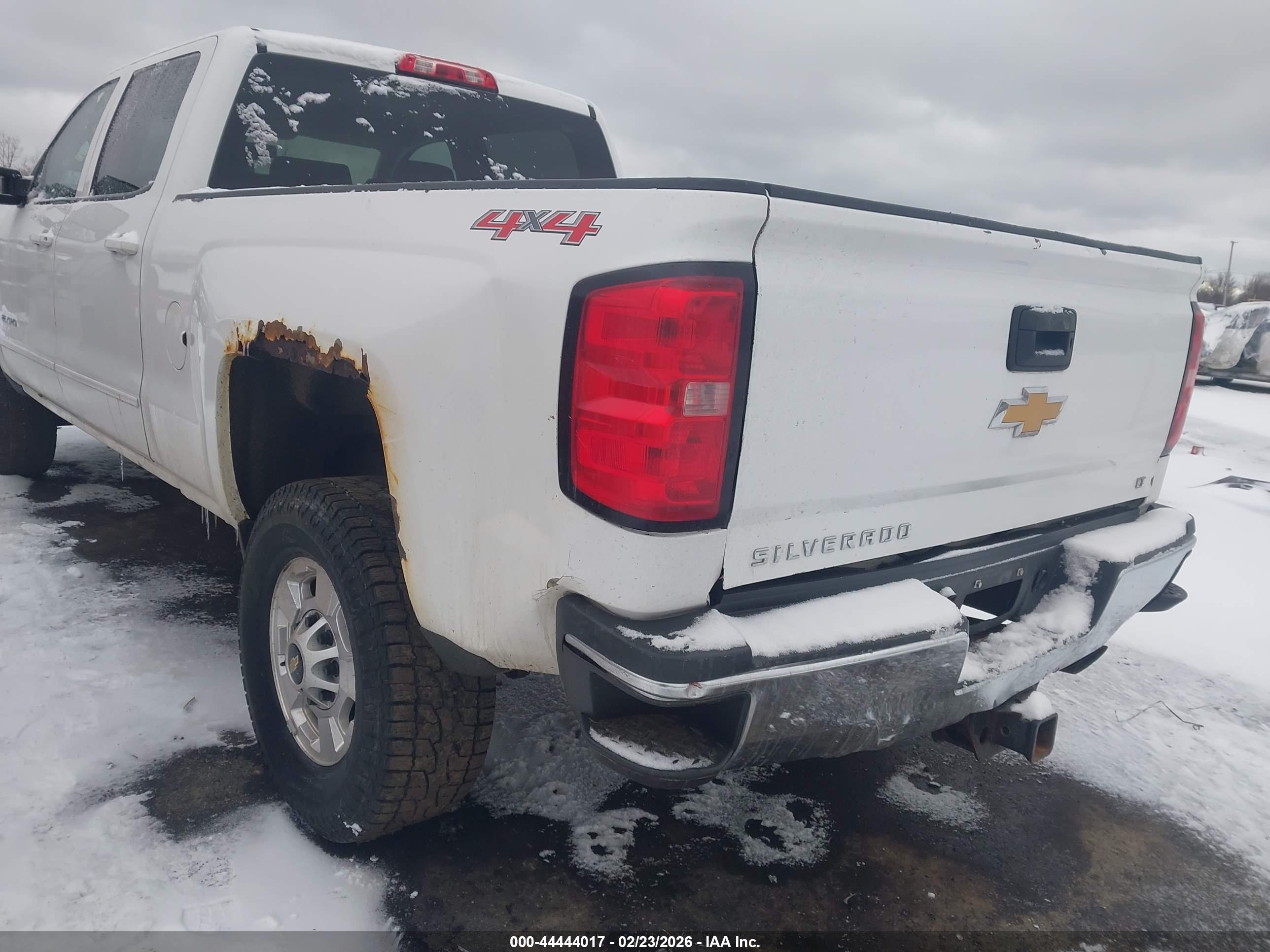 CHEVROLET SILVERADO image 6