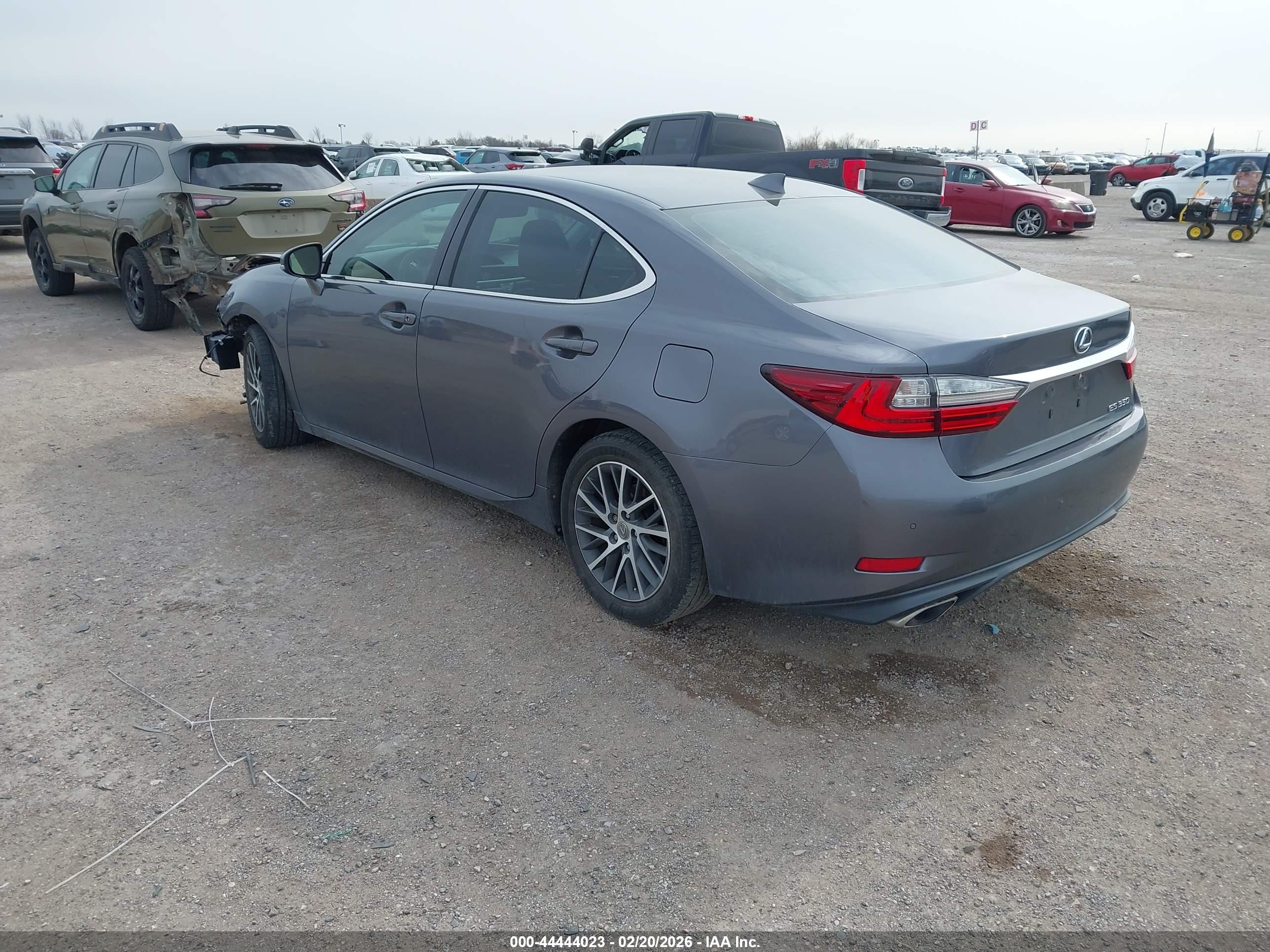 LEXUS ES image 3