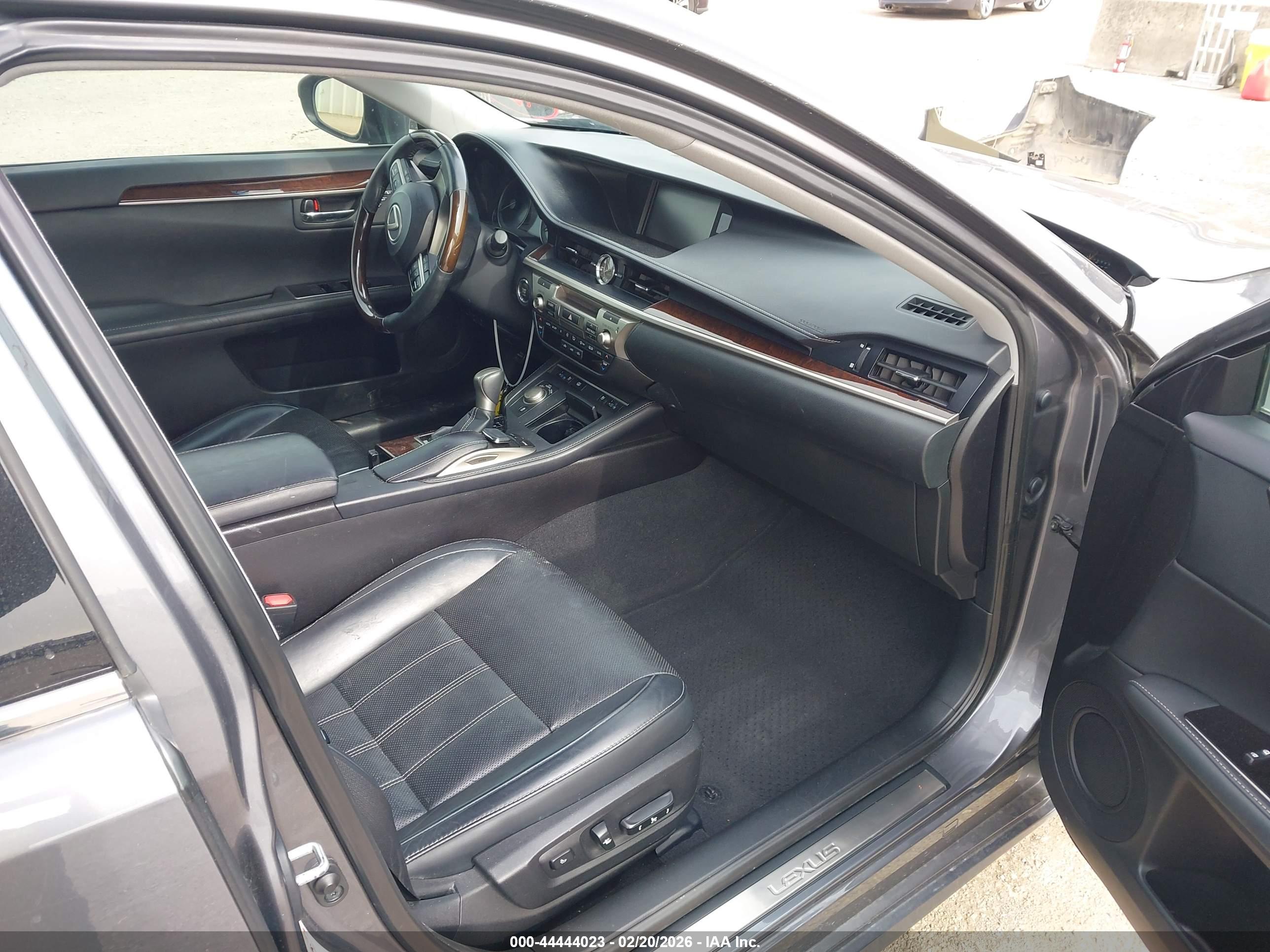 LEXUS ES image 5