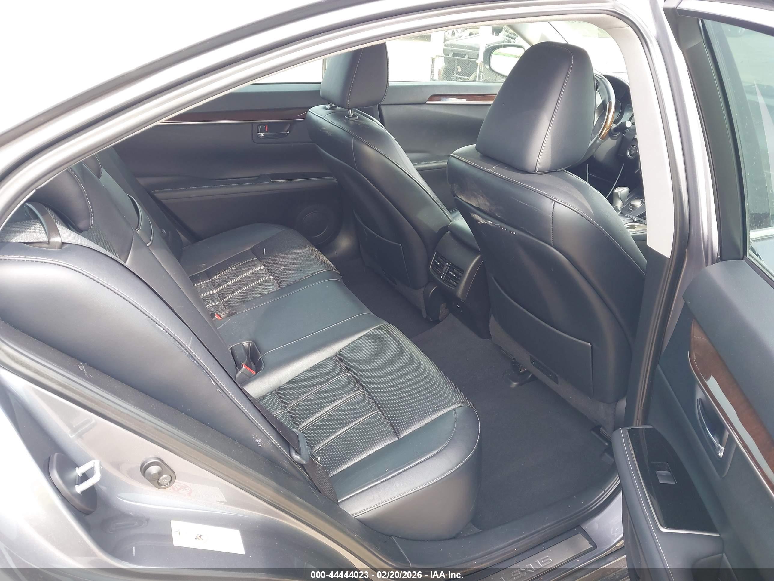 LEXUS ES image 8