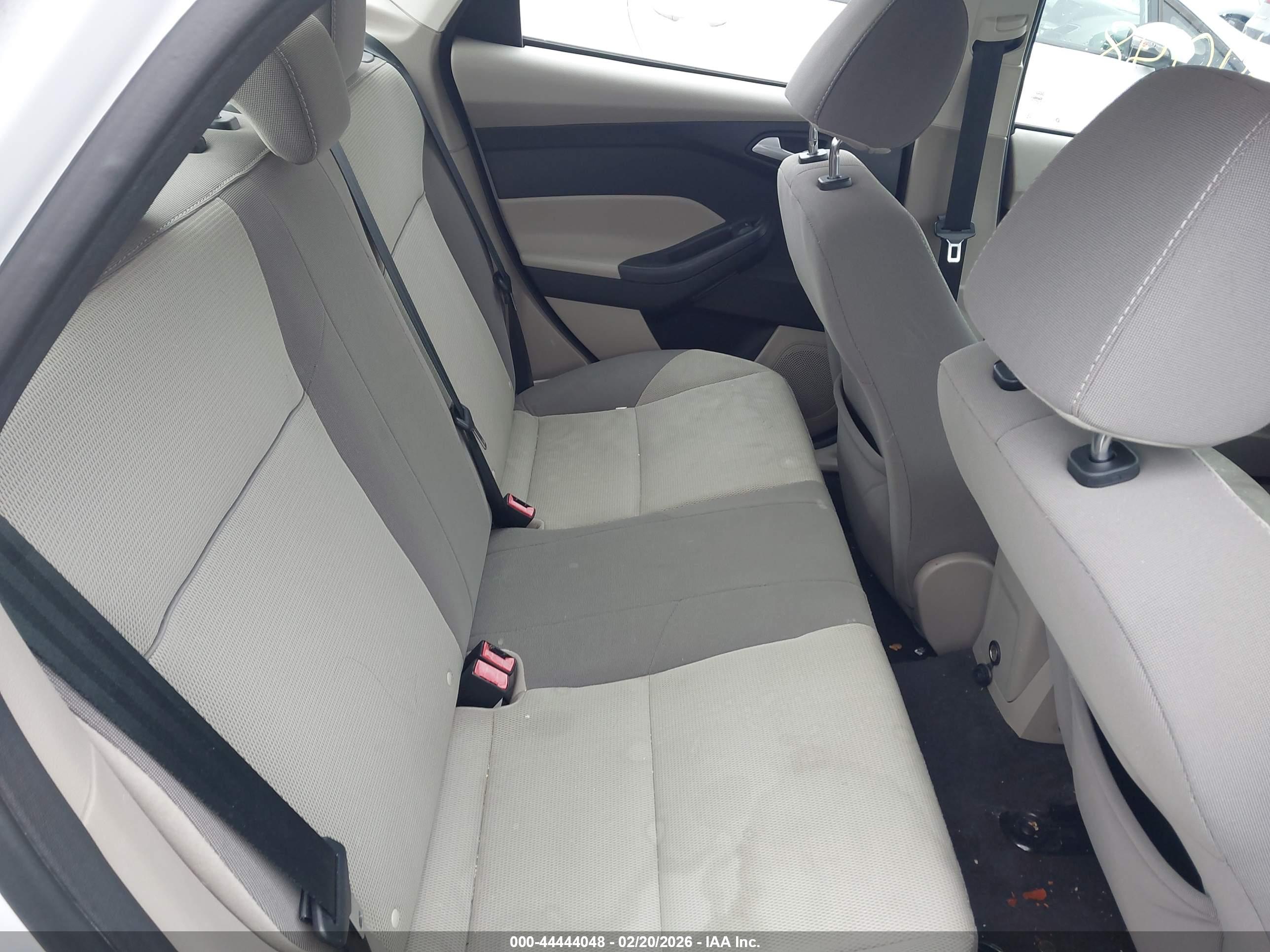 FORD FOCUS image 8