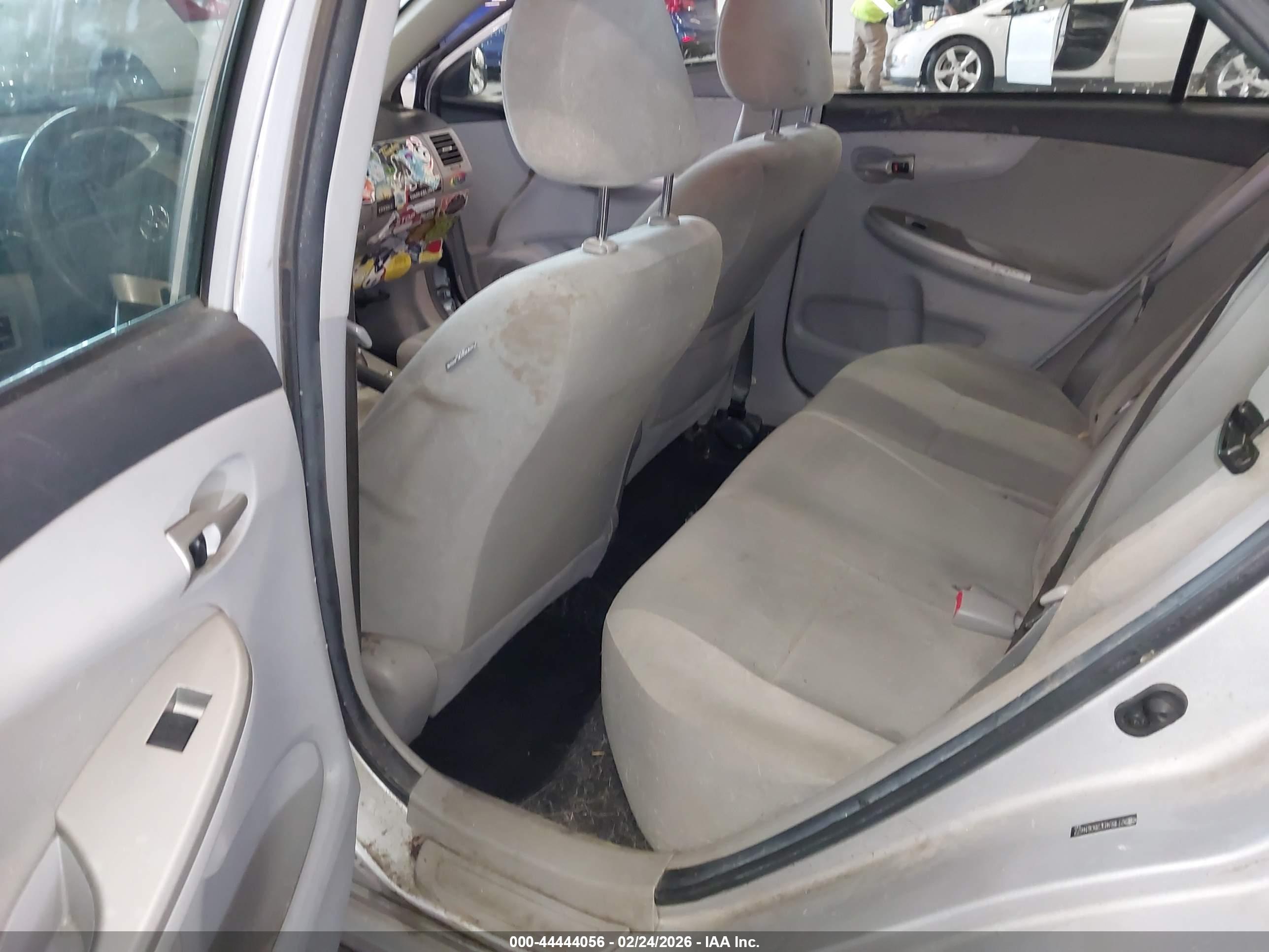 TOYOTA COROLLA image 8