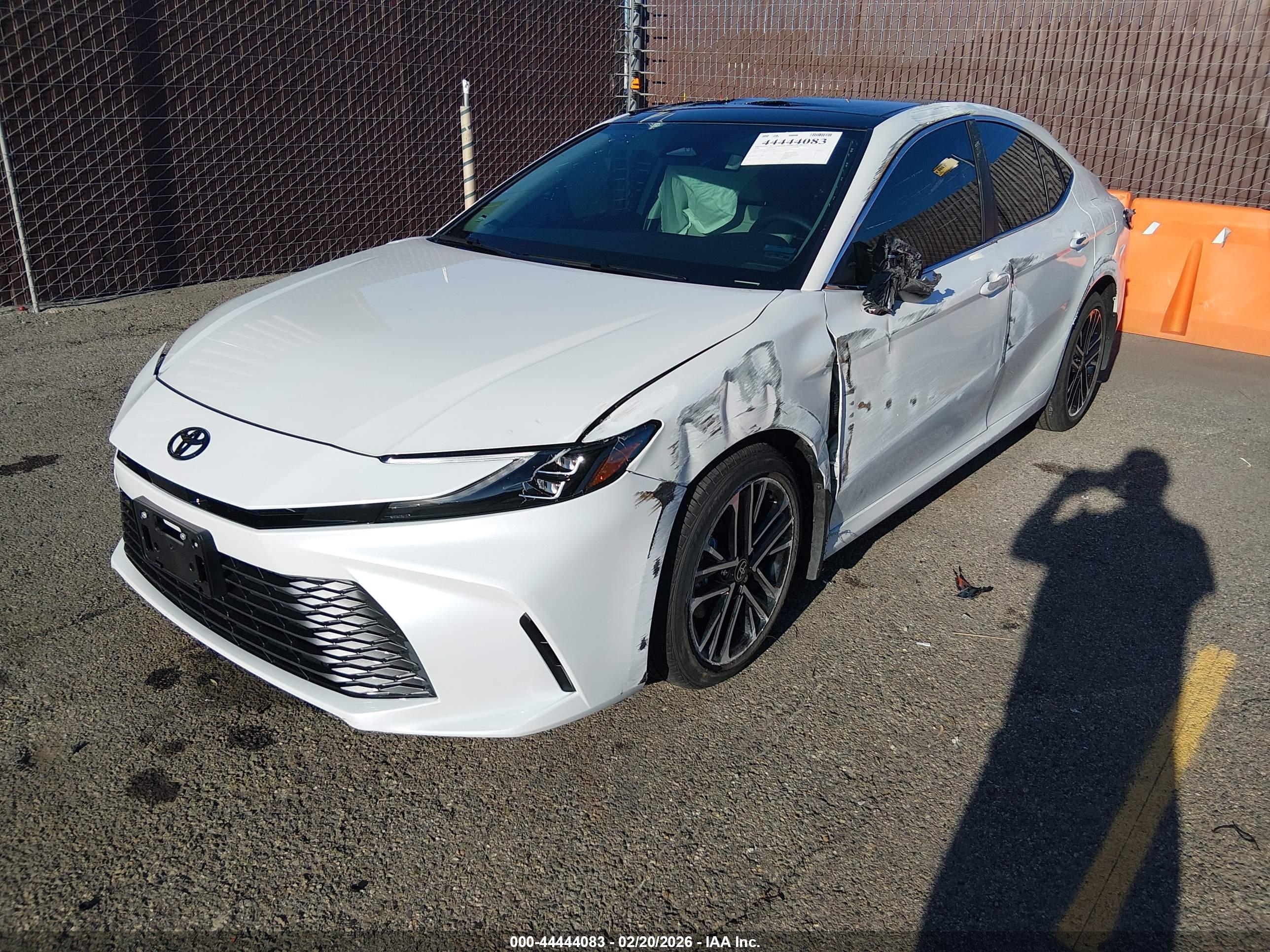 TOYOTA CAMRY image 2