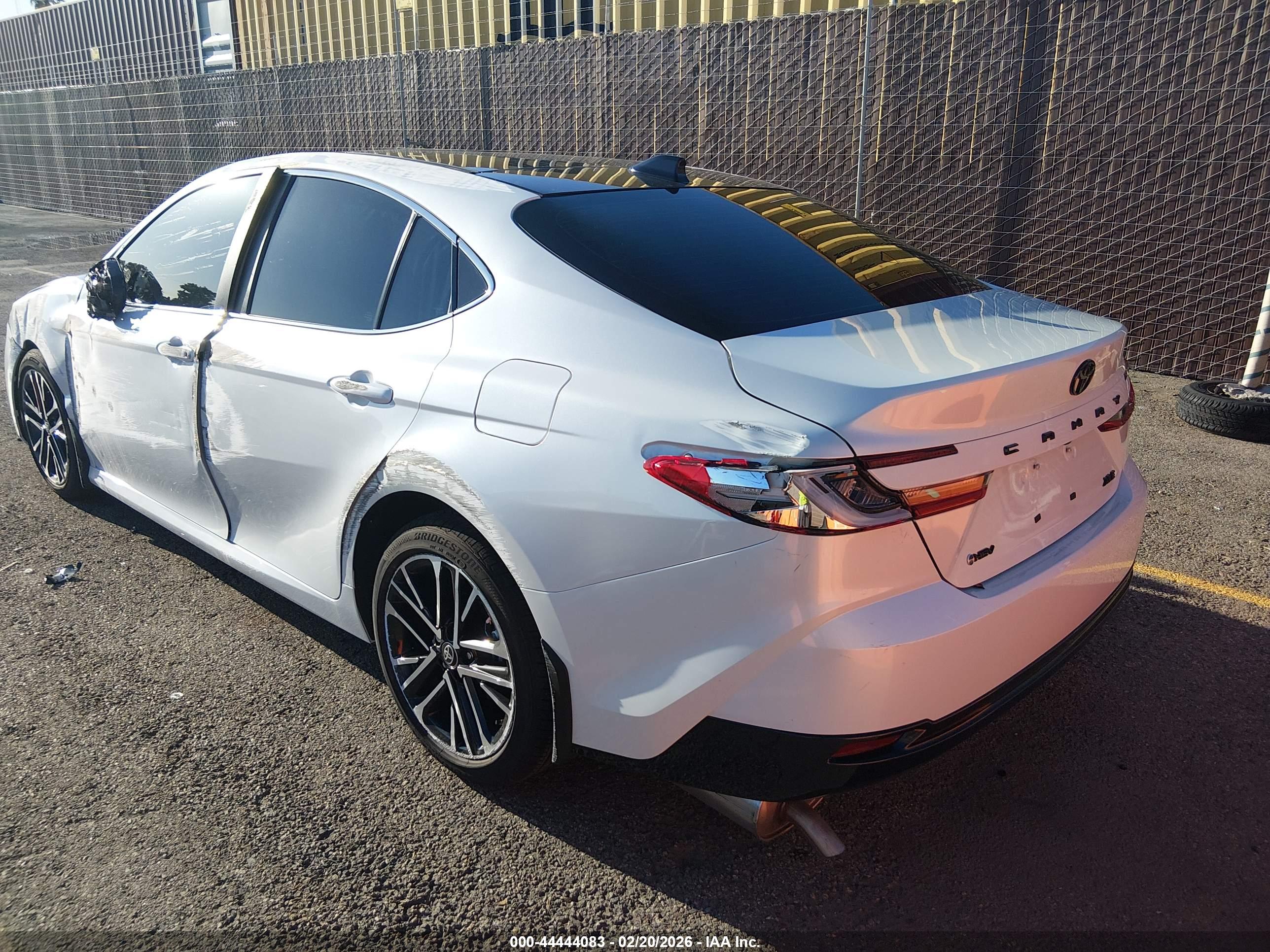 TOYOTA CAMRY image 3
