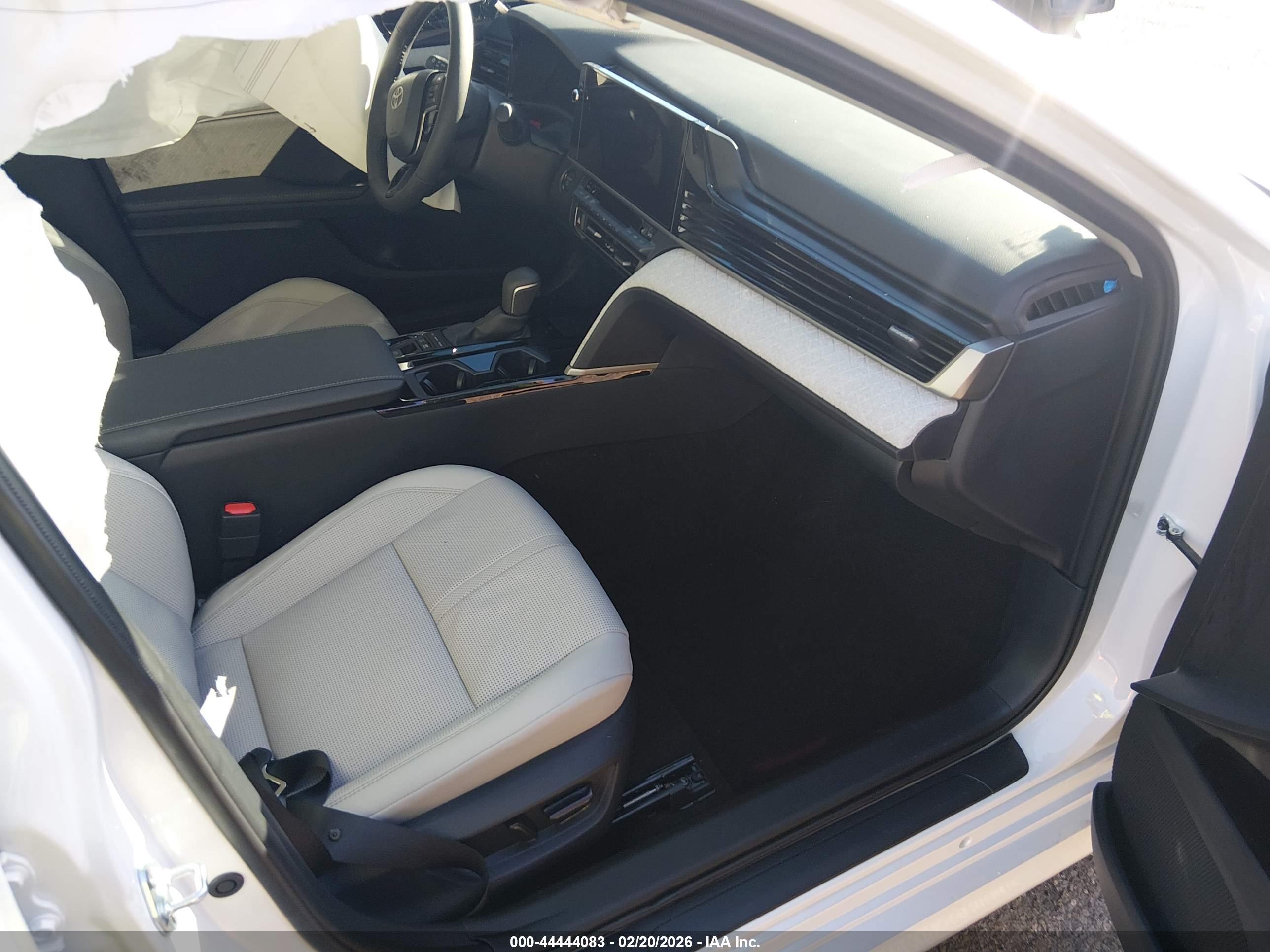 TOYOTA CAMRY image 5