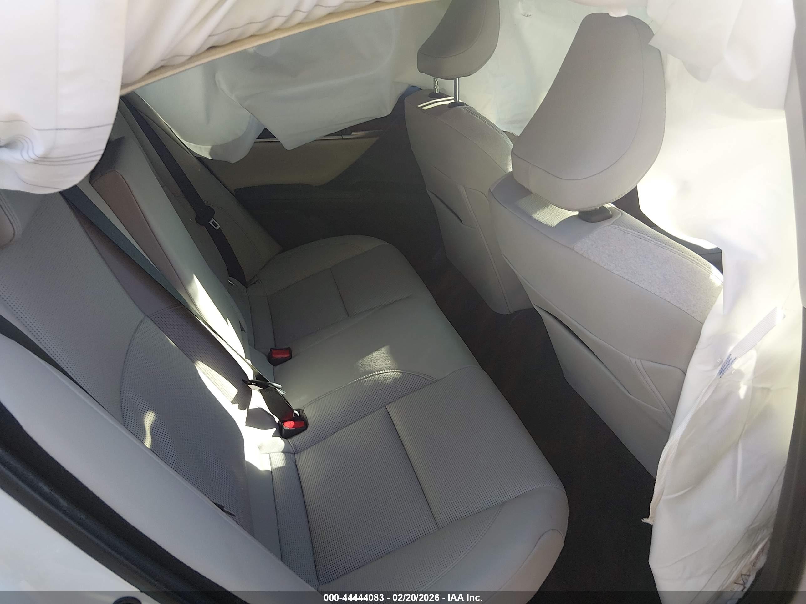 TOYOTA CAMRY image 8