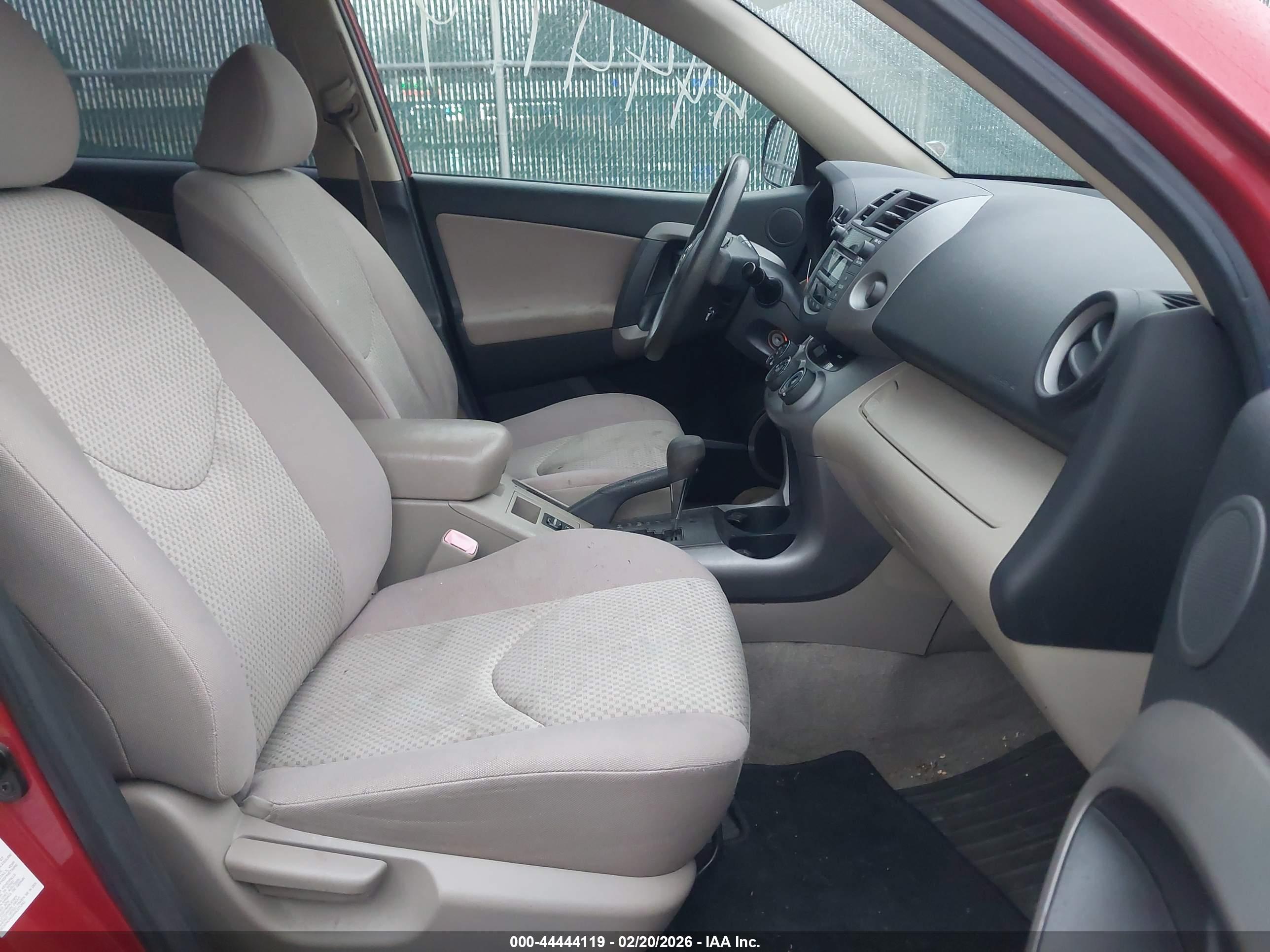 TOYOTA RAV4 image 5