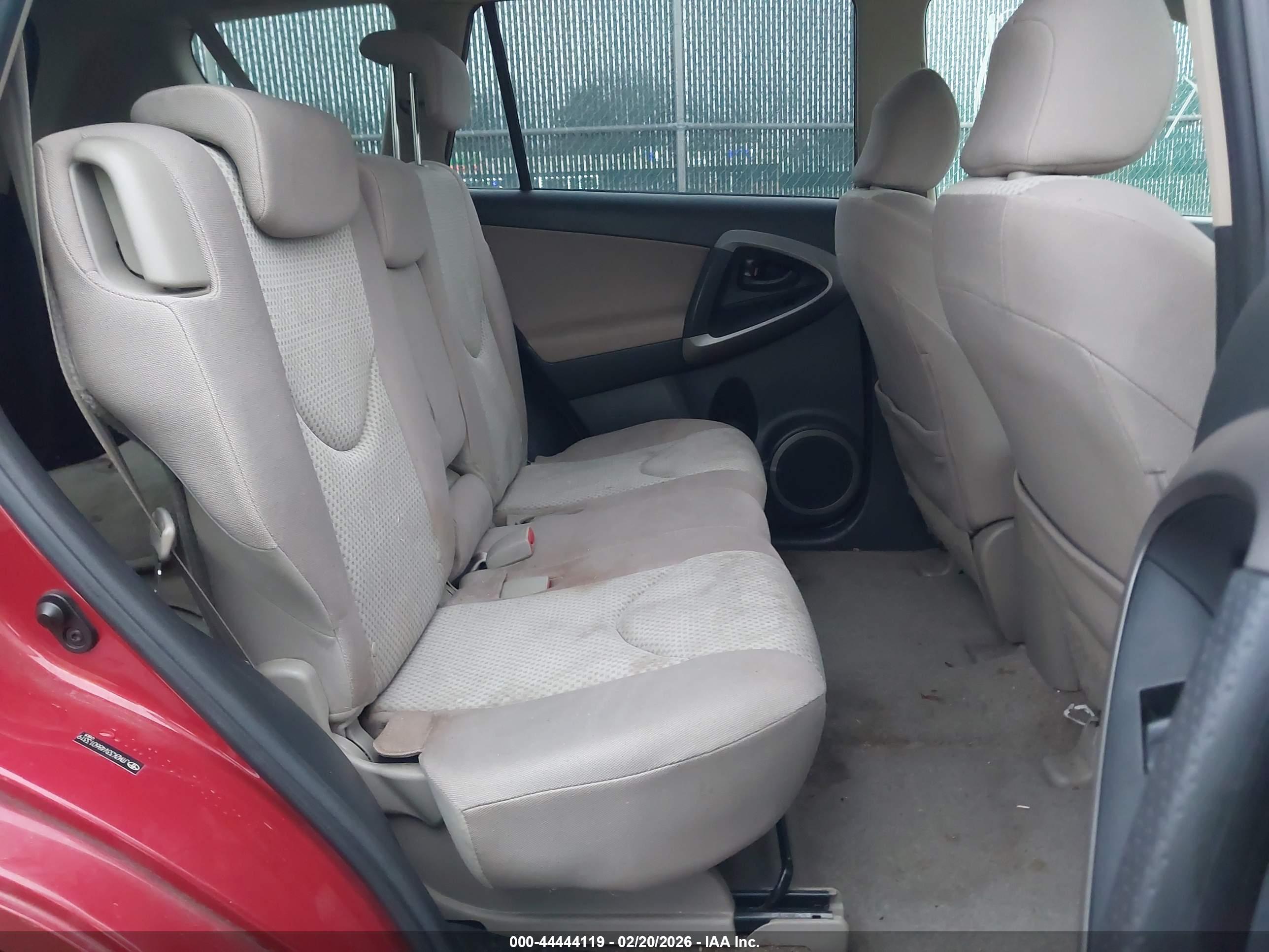TOYOTA RAV4 image 8