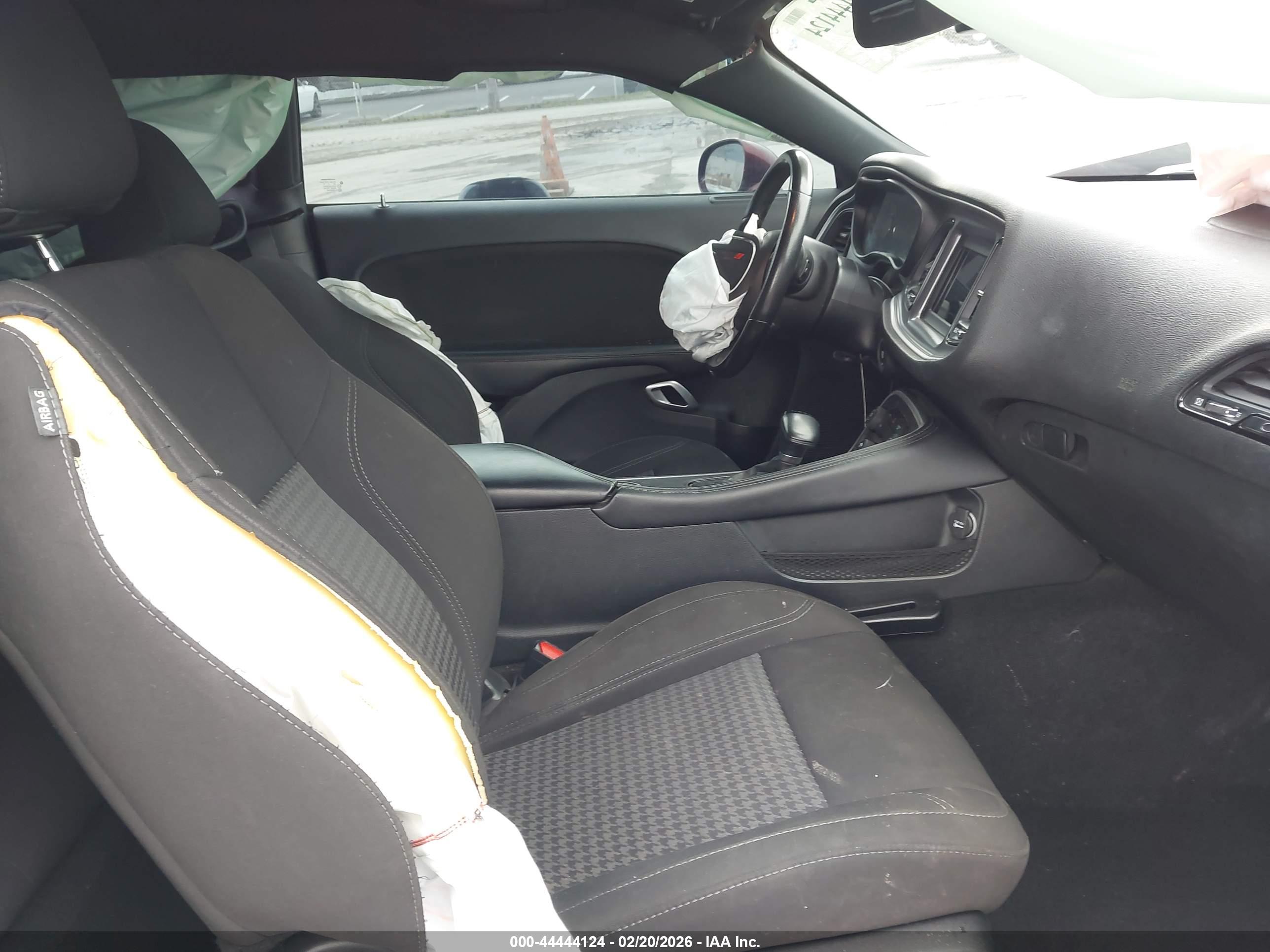 DODGE CHALLENGER image 5