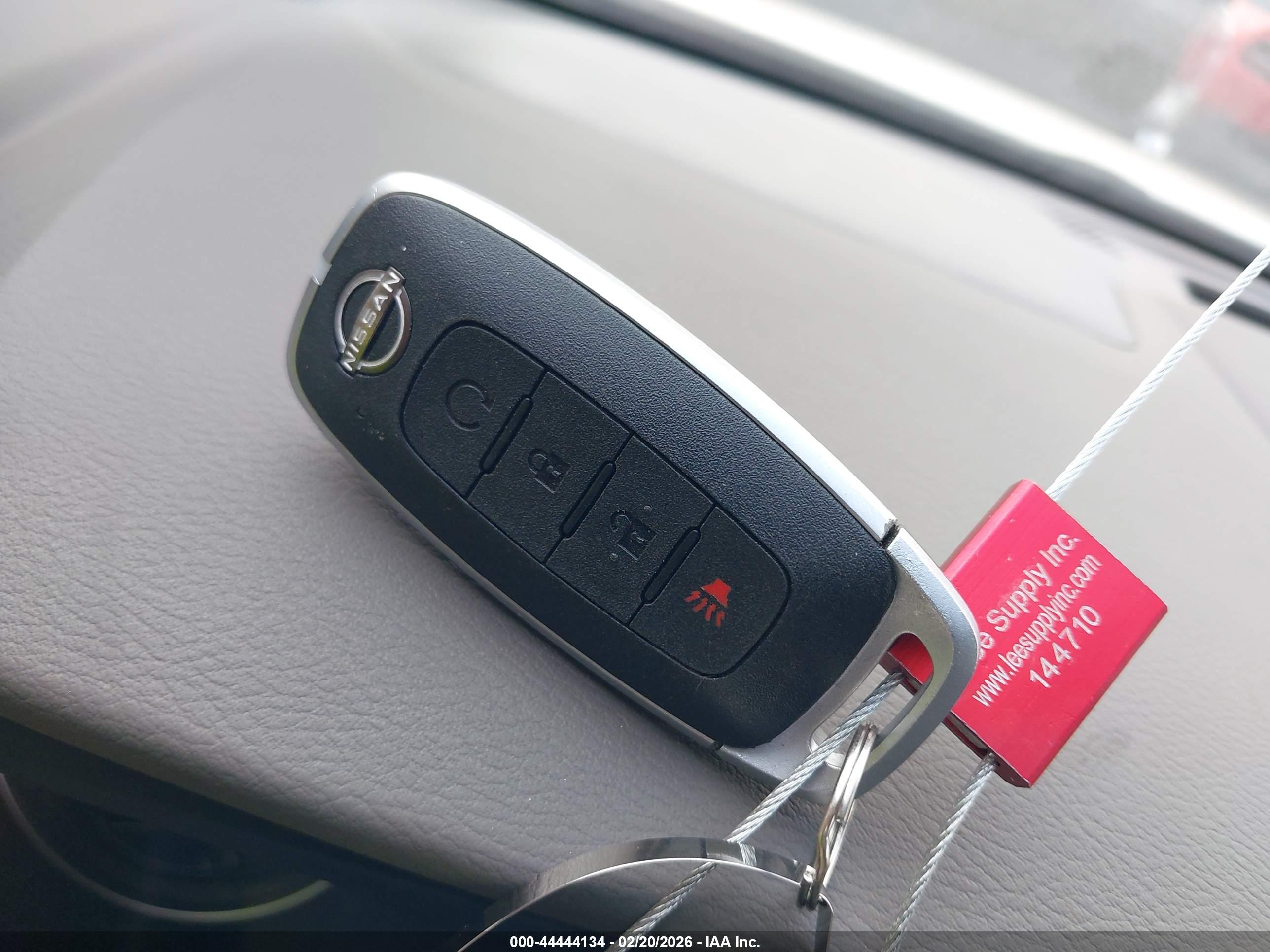NISSAN ROGUE image 11
