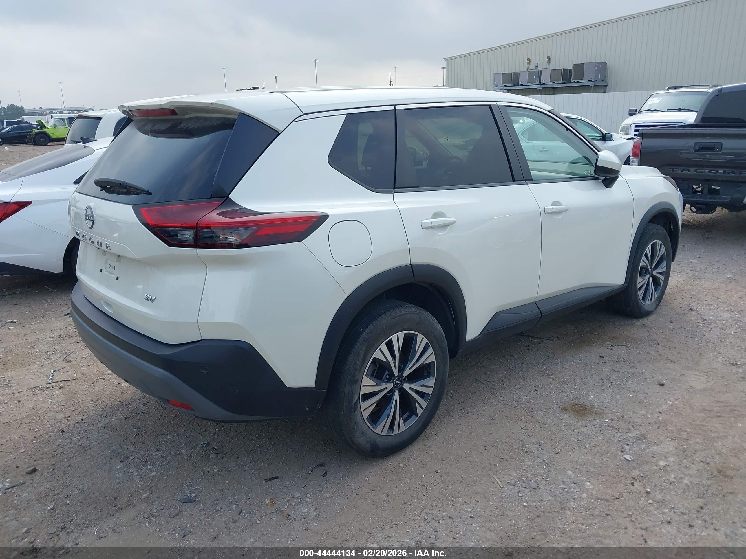 NISSAN ROGUE image 4