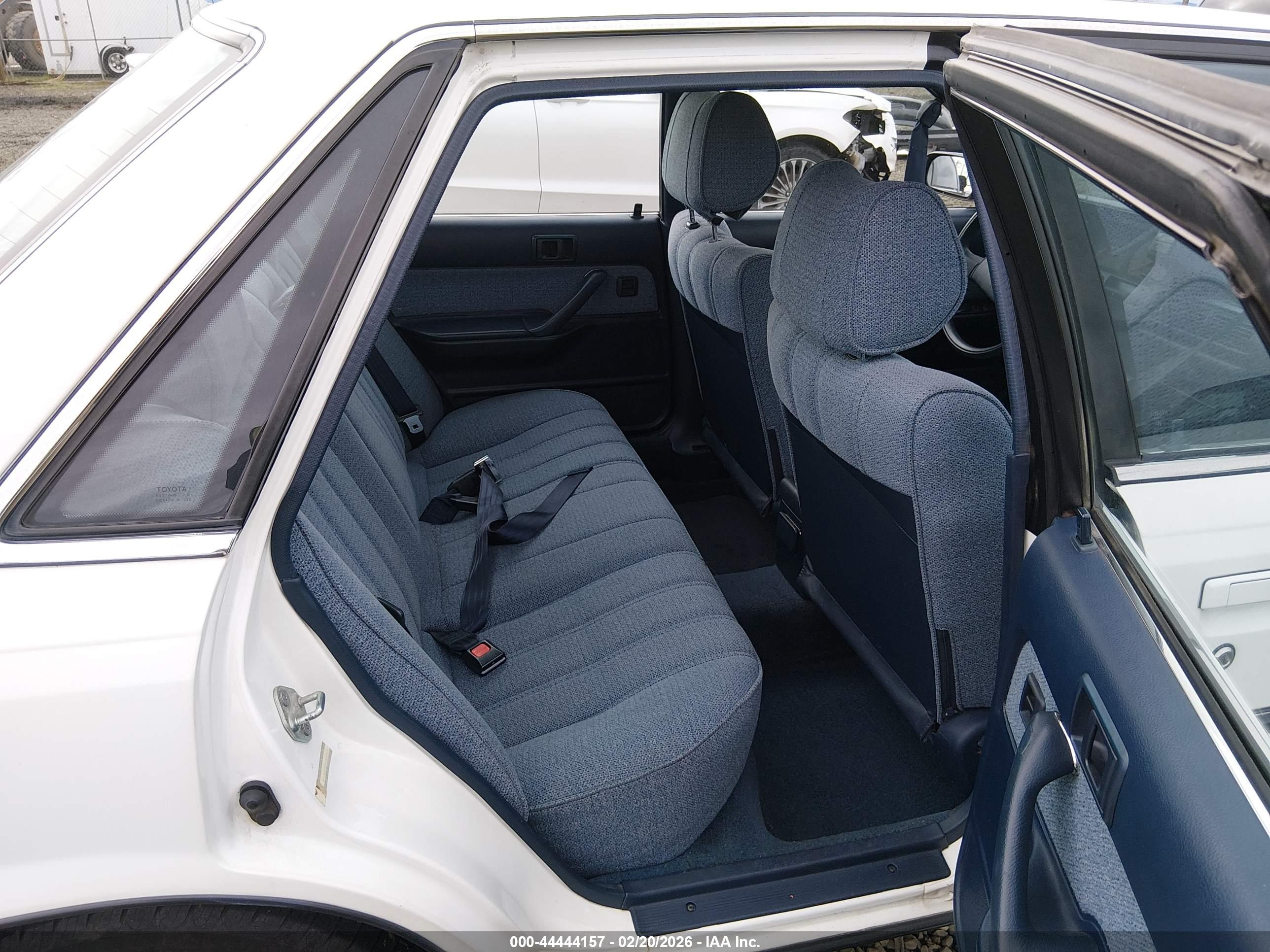 TOYOTA CAMRY image 8