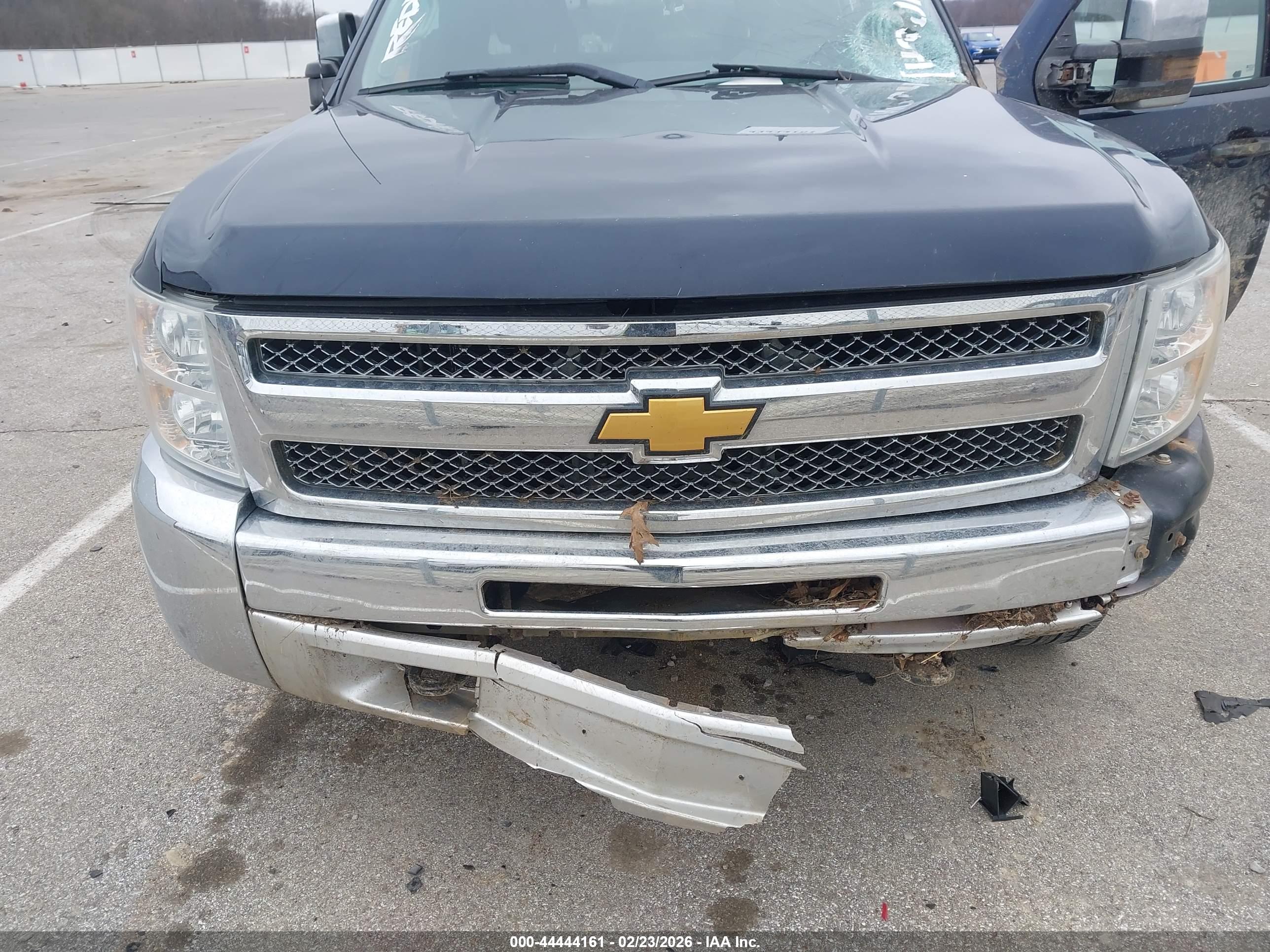 CHEVROLET SILVERADO image 6