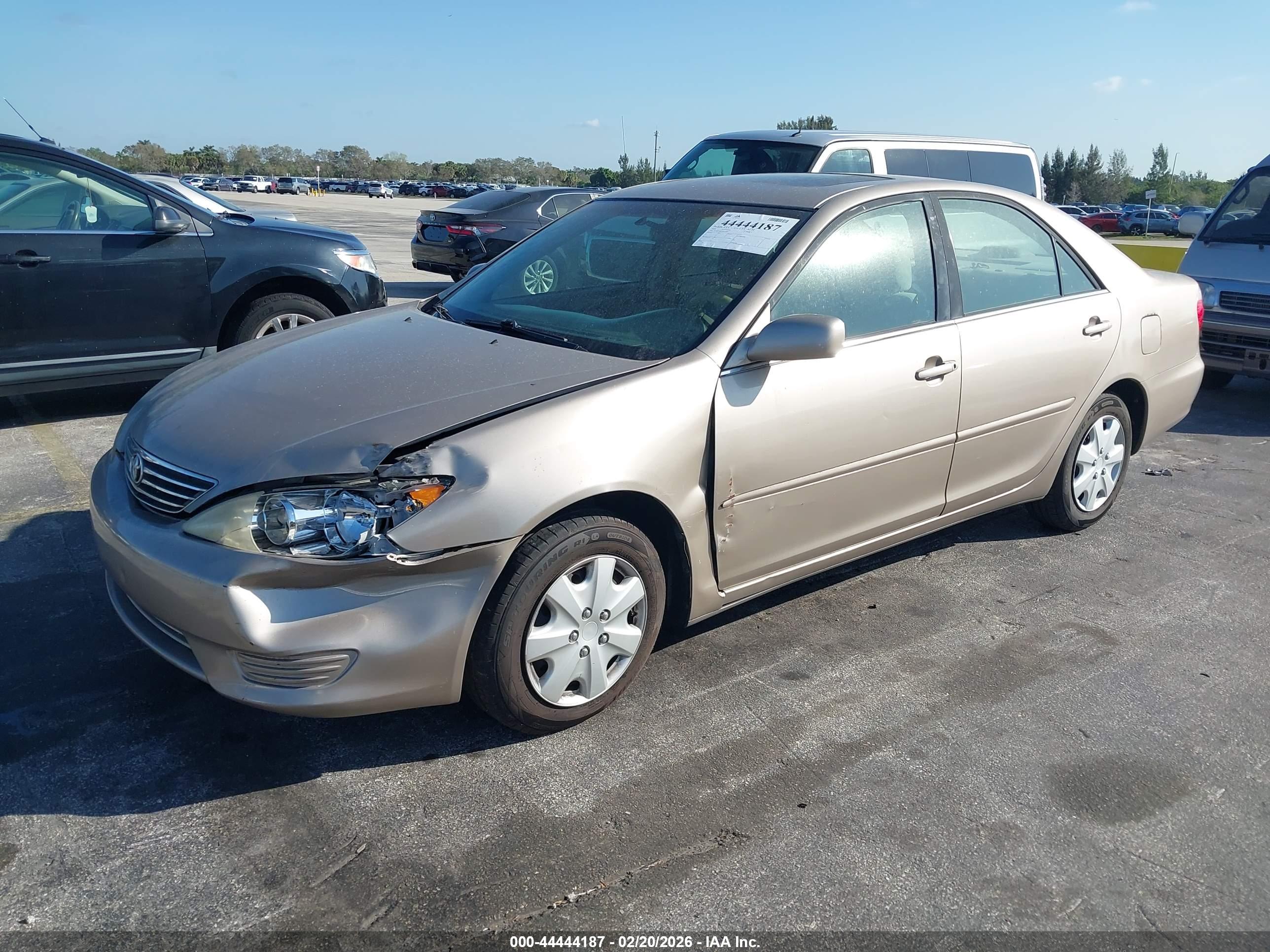 TOYOTA CAMRY image 2
