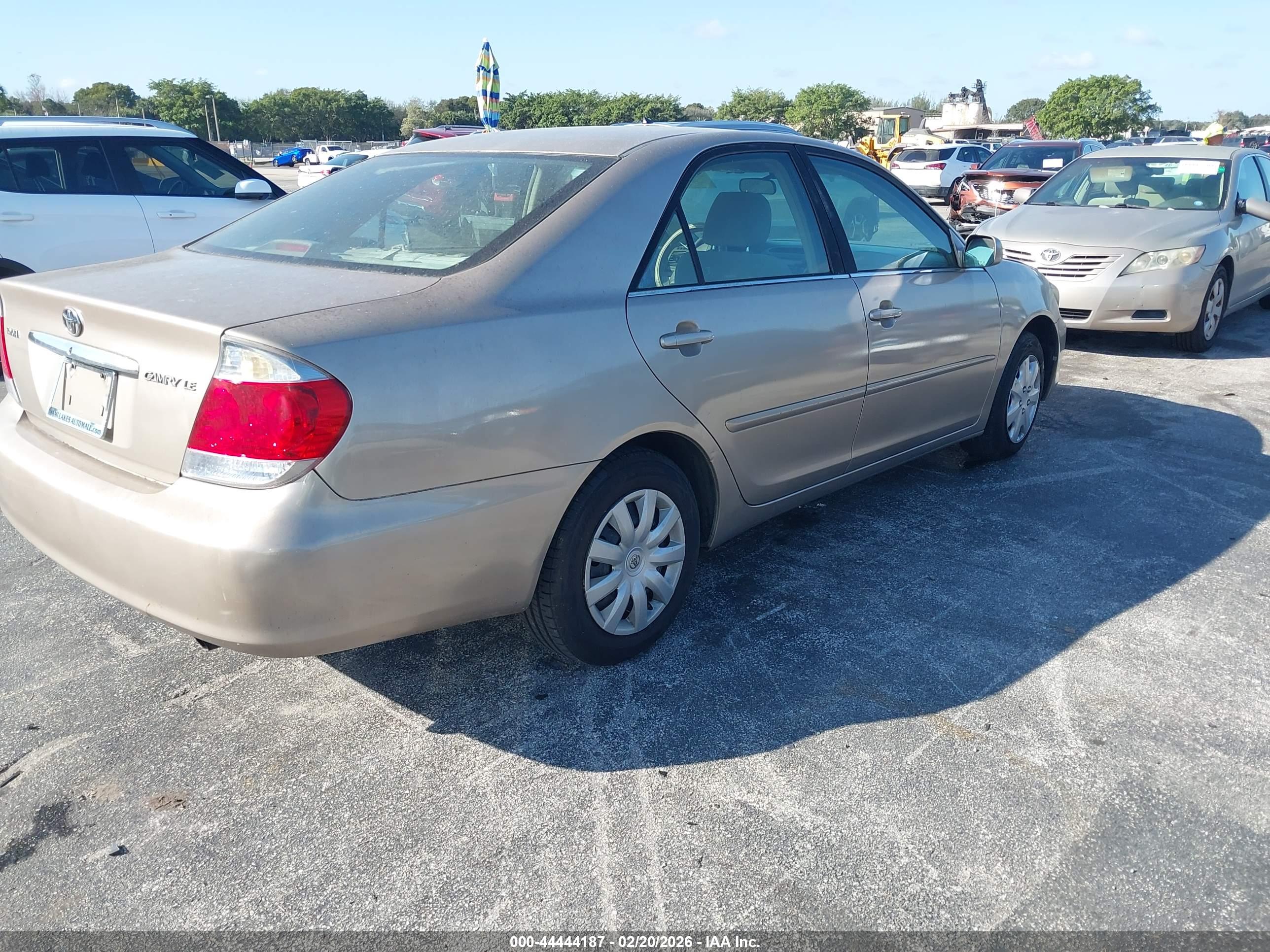 TOYOTA CAMRY image 4