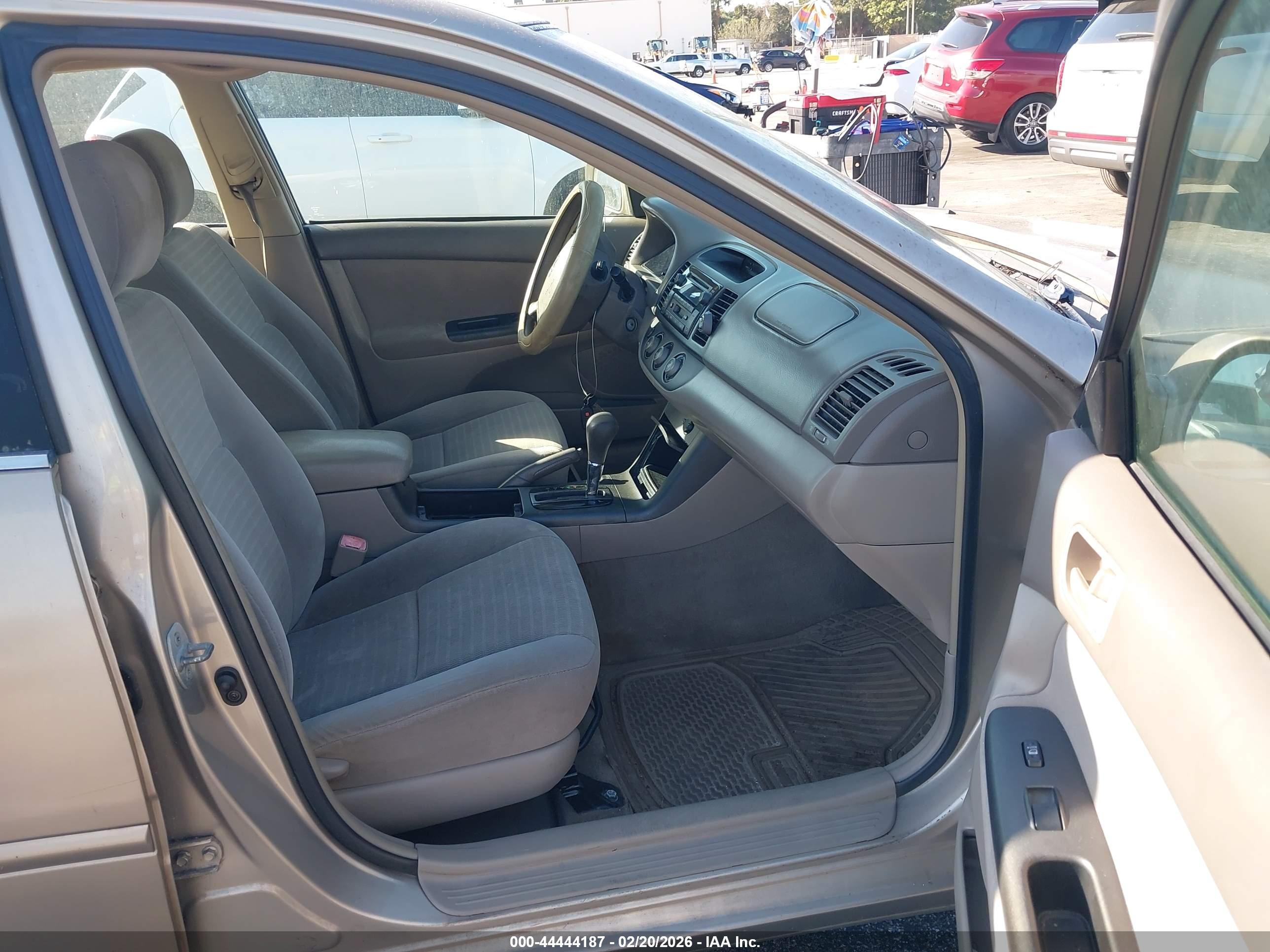 TOYOTA CAMRY image 5
