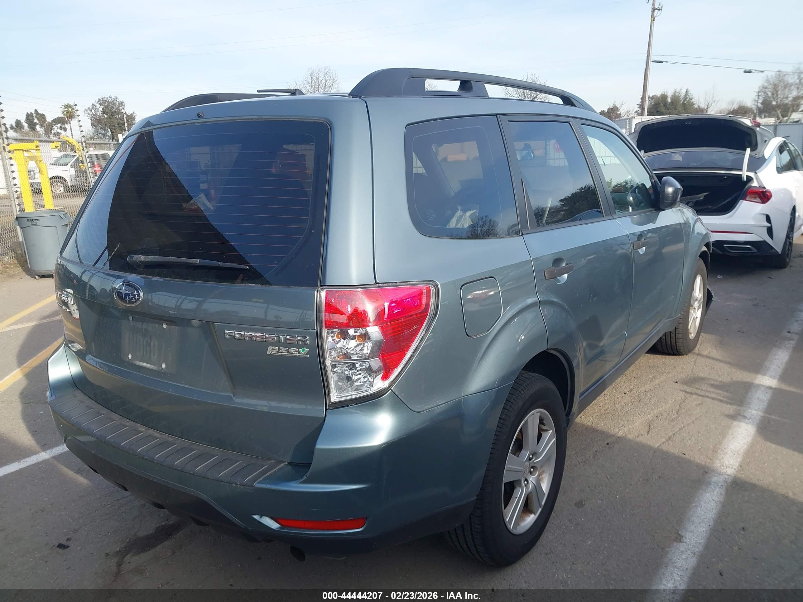 SUBARU FORESTER image 4