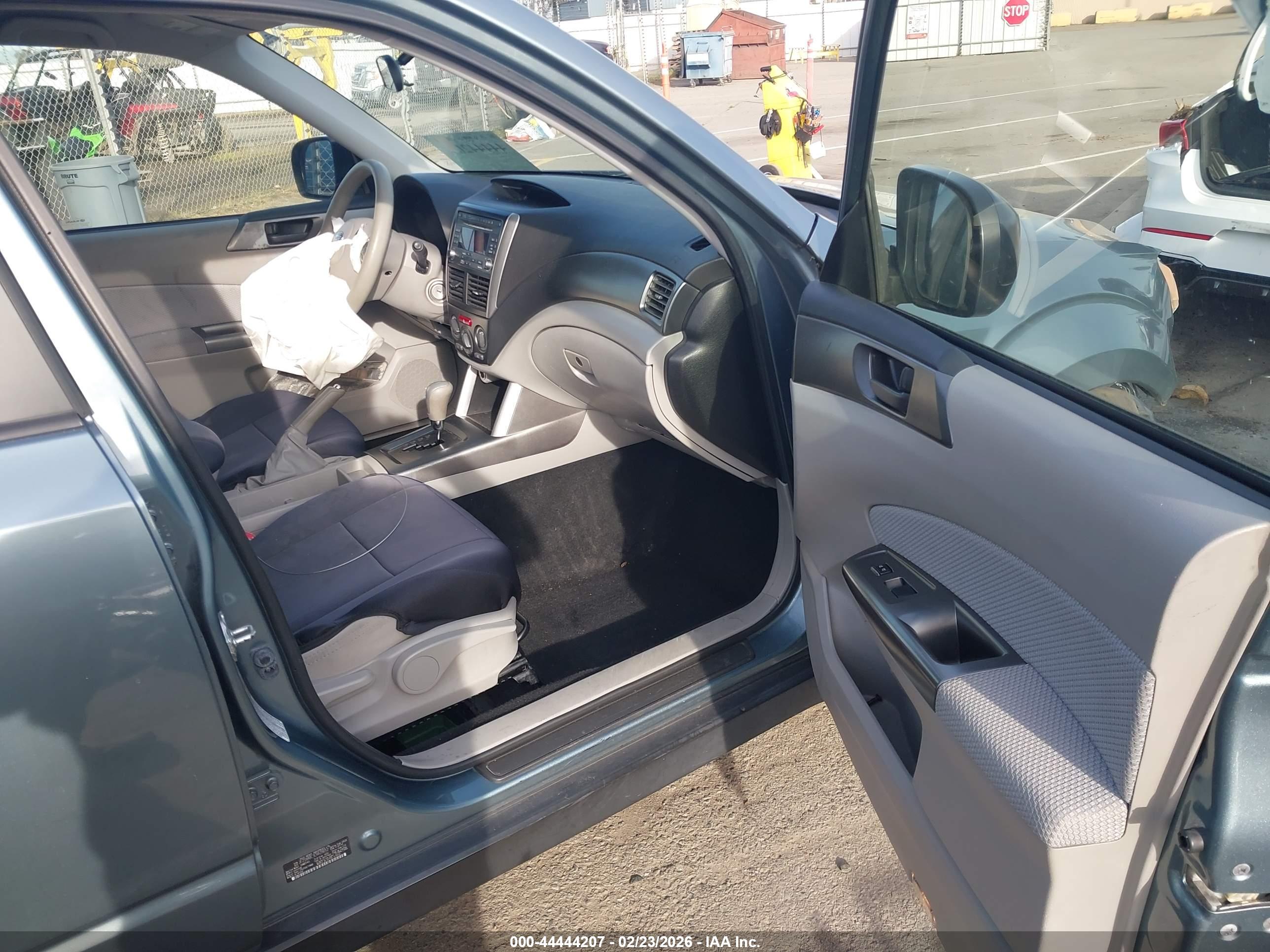 SUBARU FORESTER image 5
