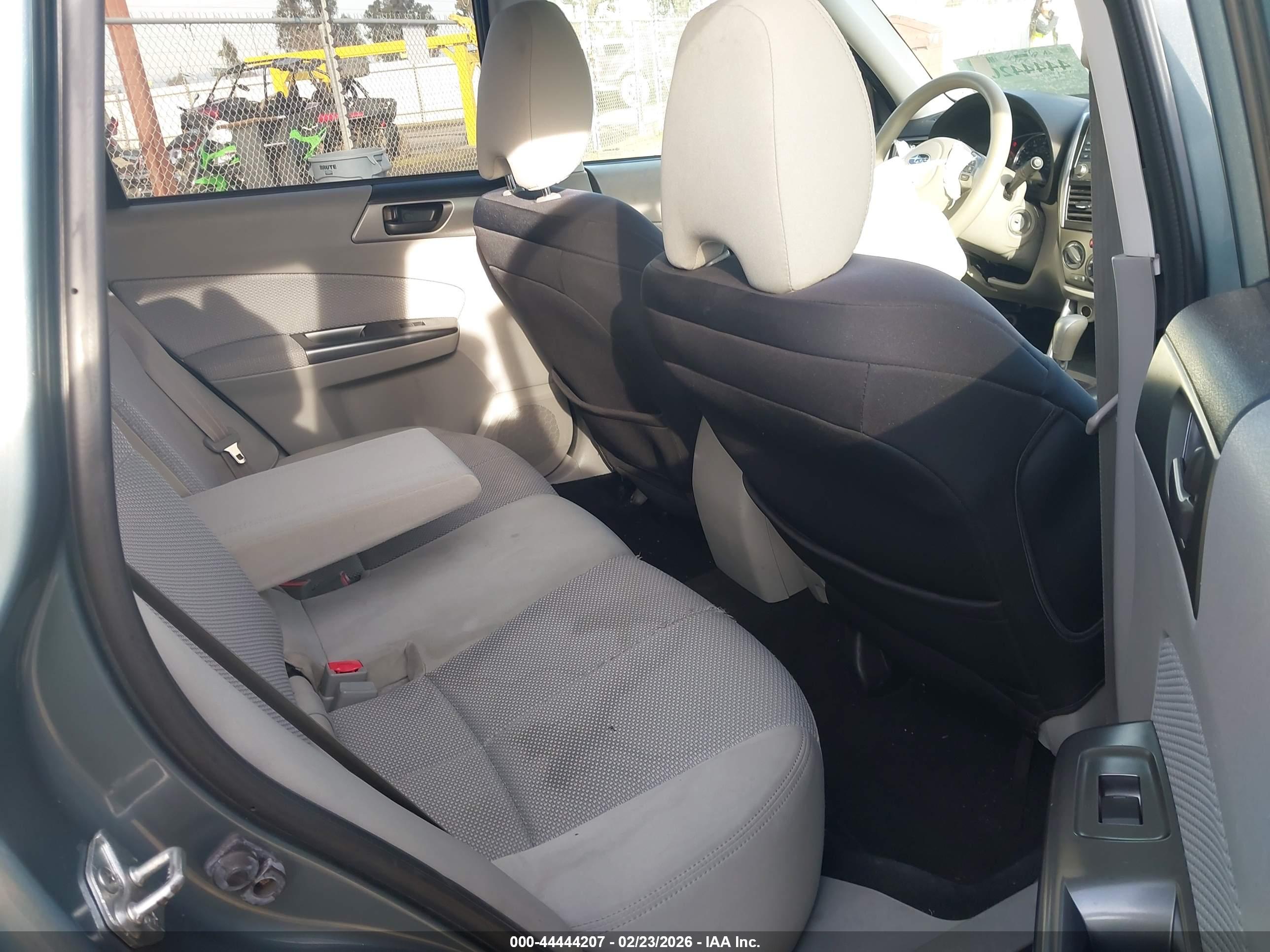 SUBARU FORESTER image 8