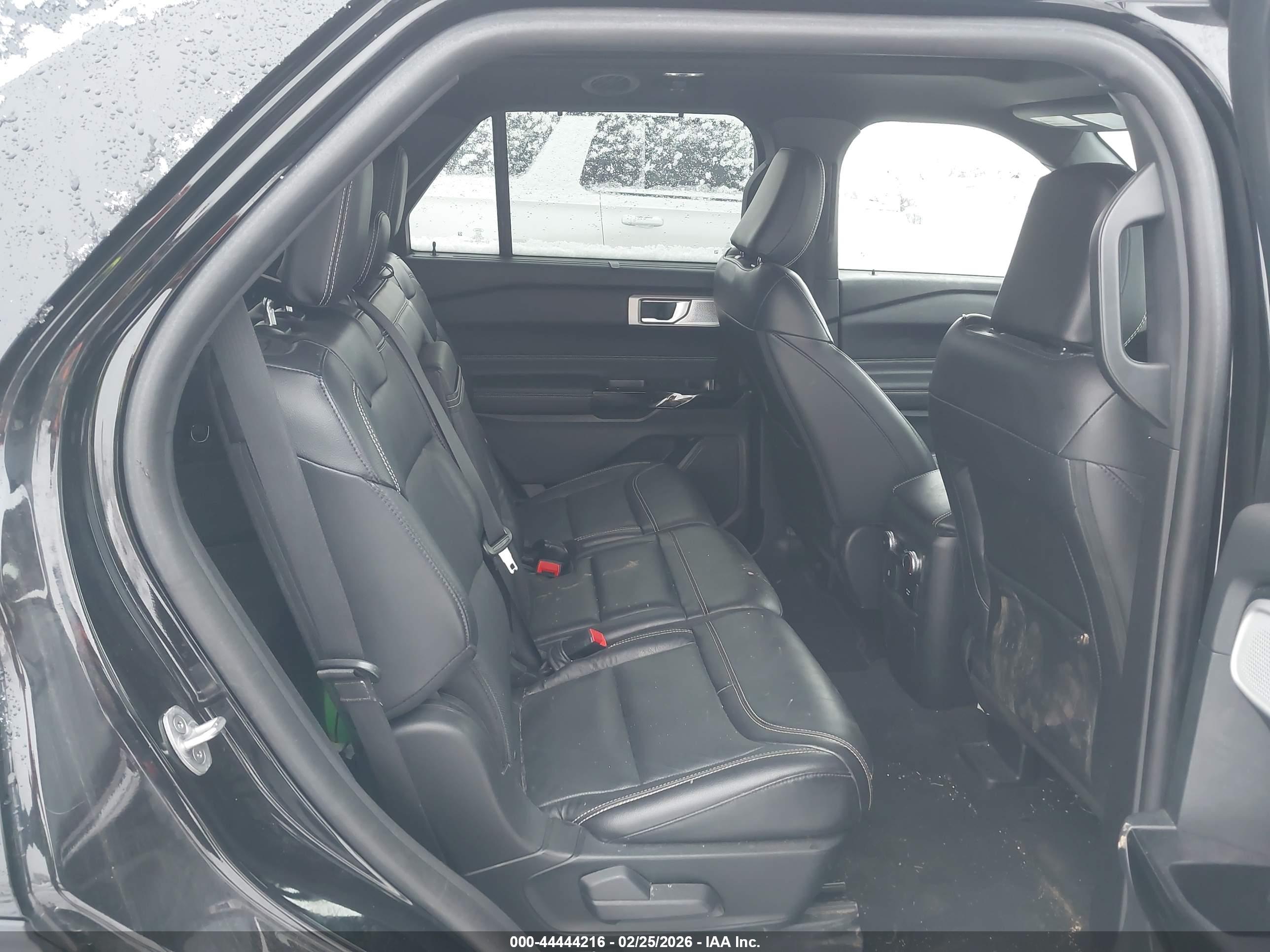 FORD EXPLORER image 8