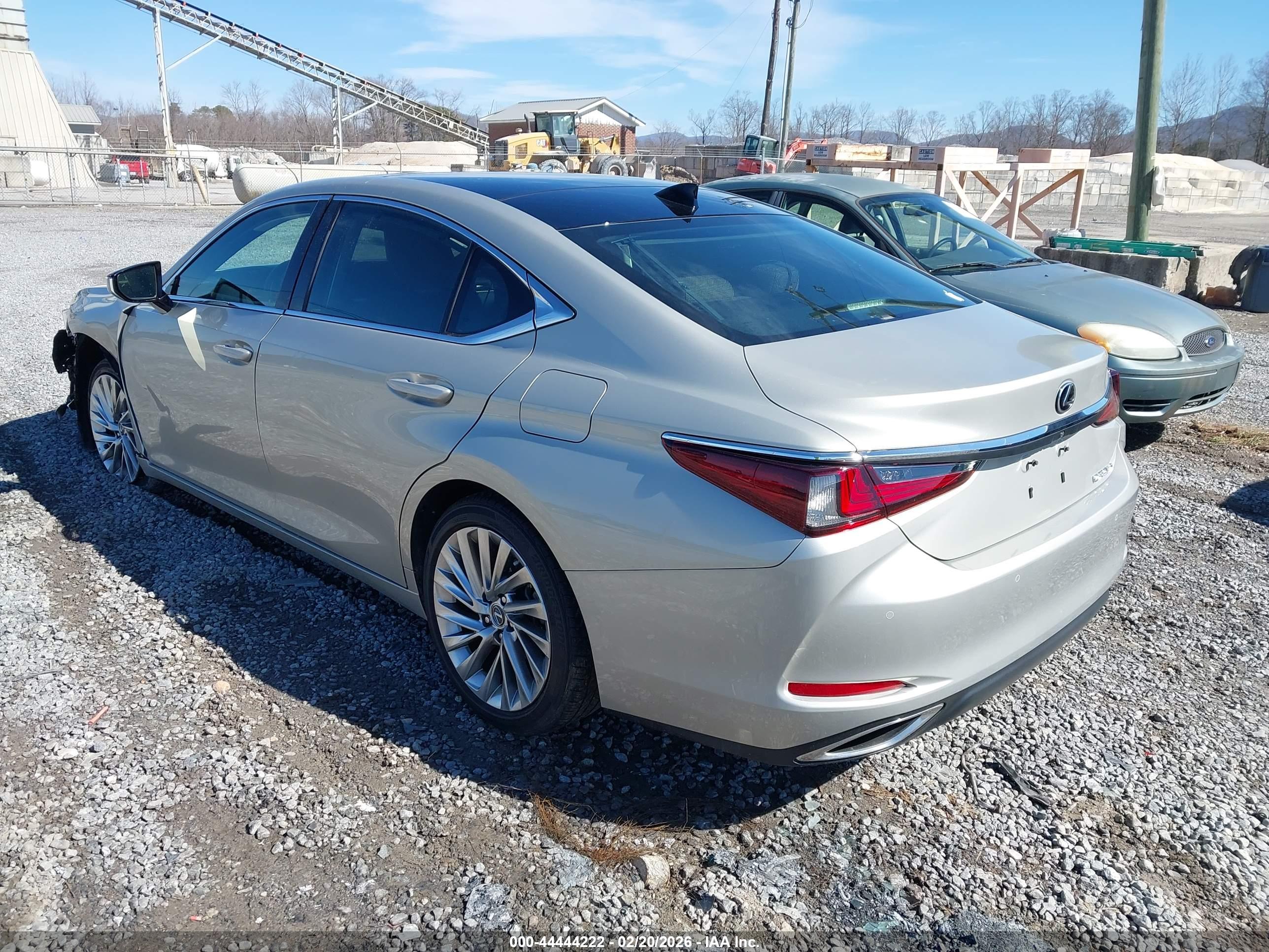 LEXUS ES image 3