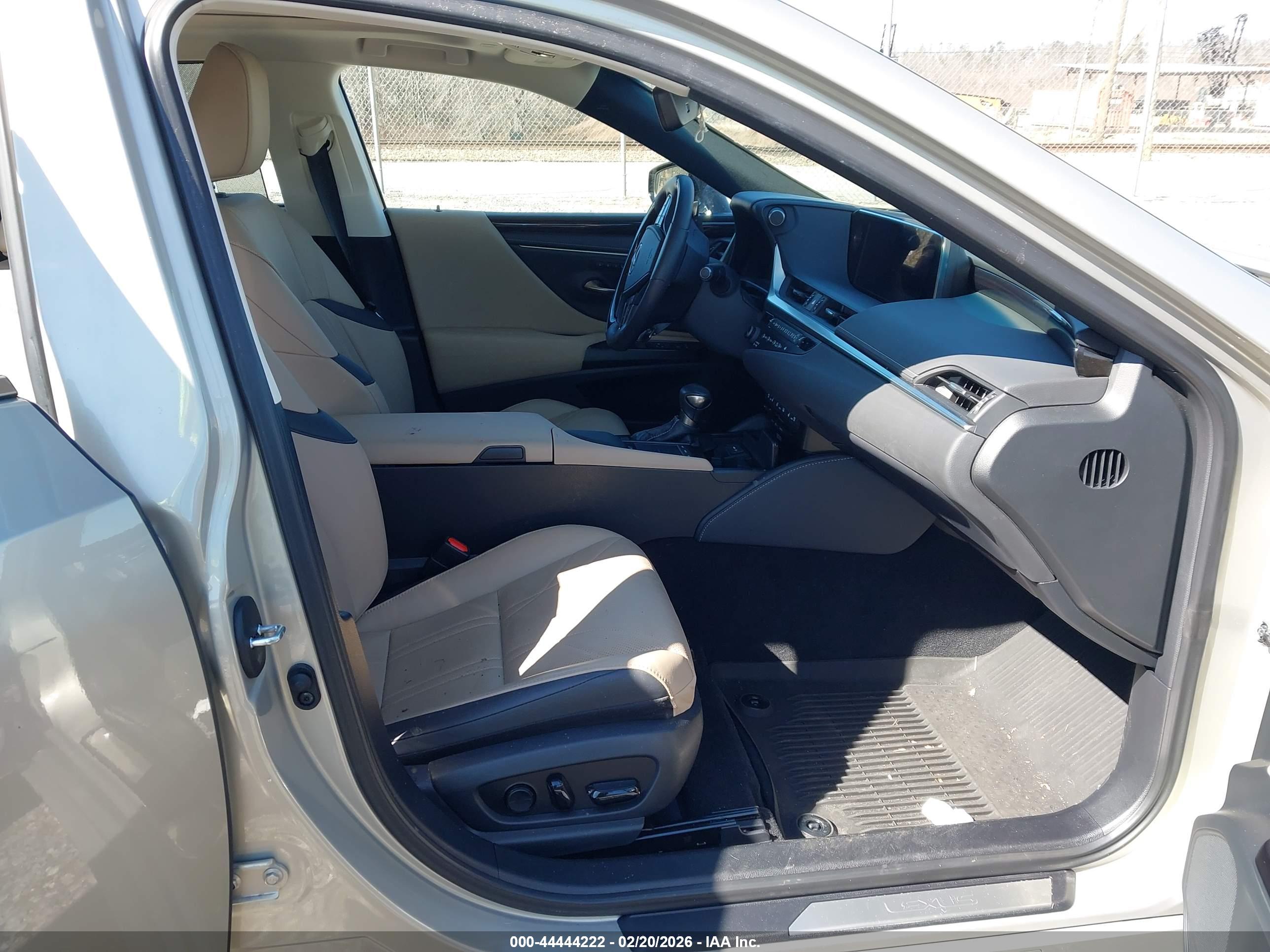 LEXUS ES image 5