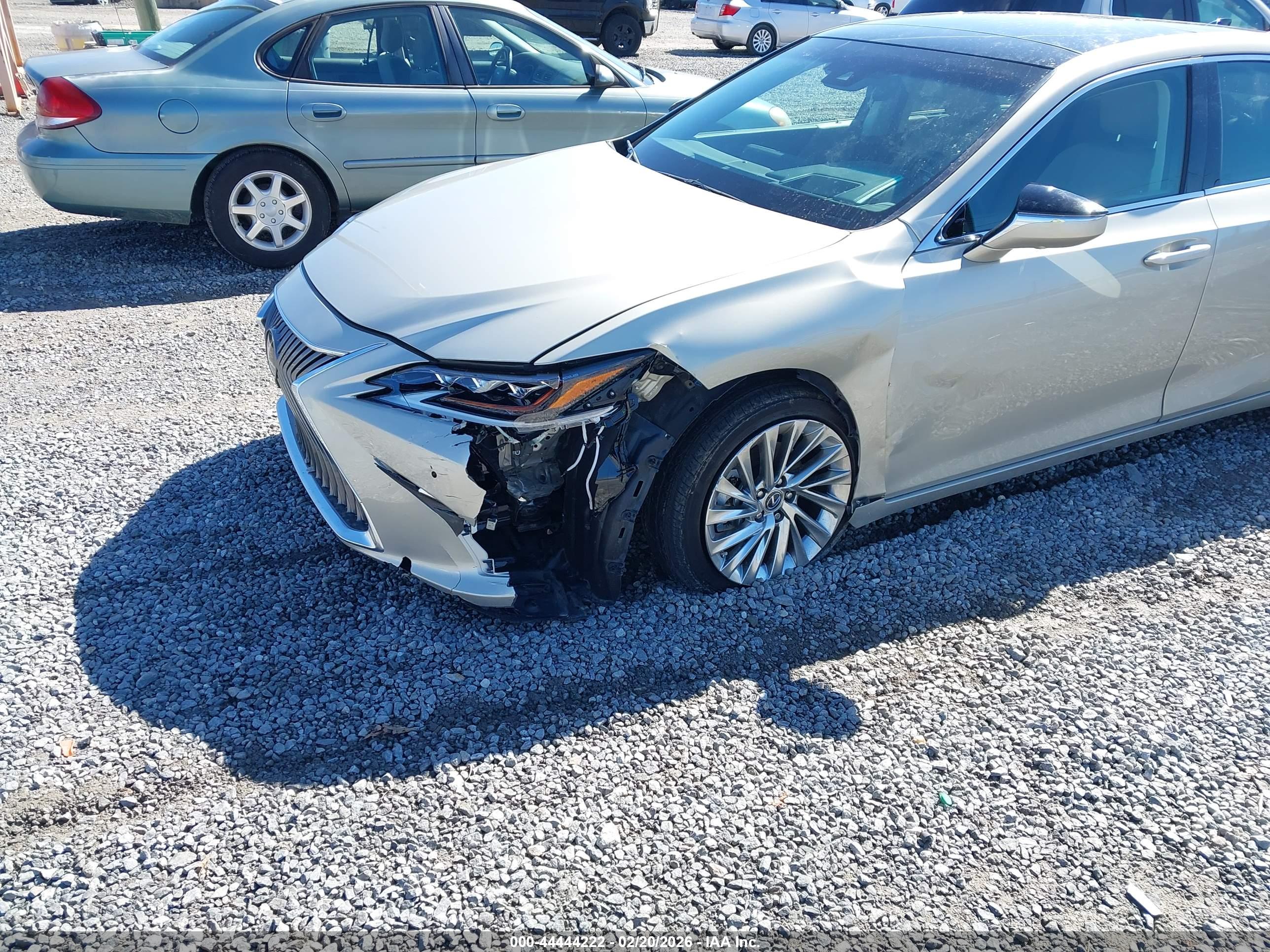 LEXUS ES image 6