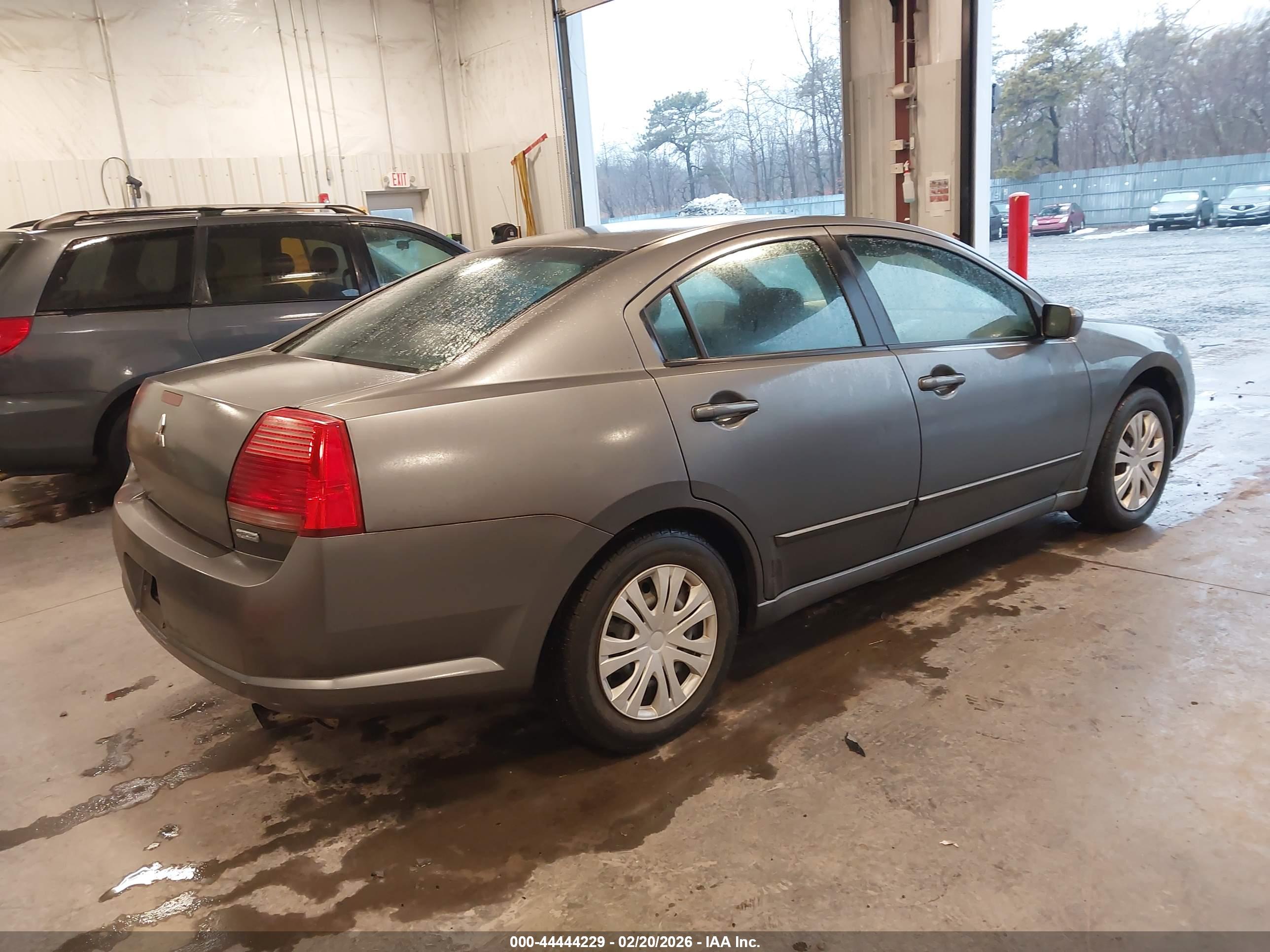 MITSUBISHI GALANT image 4