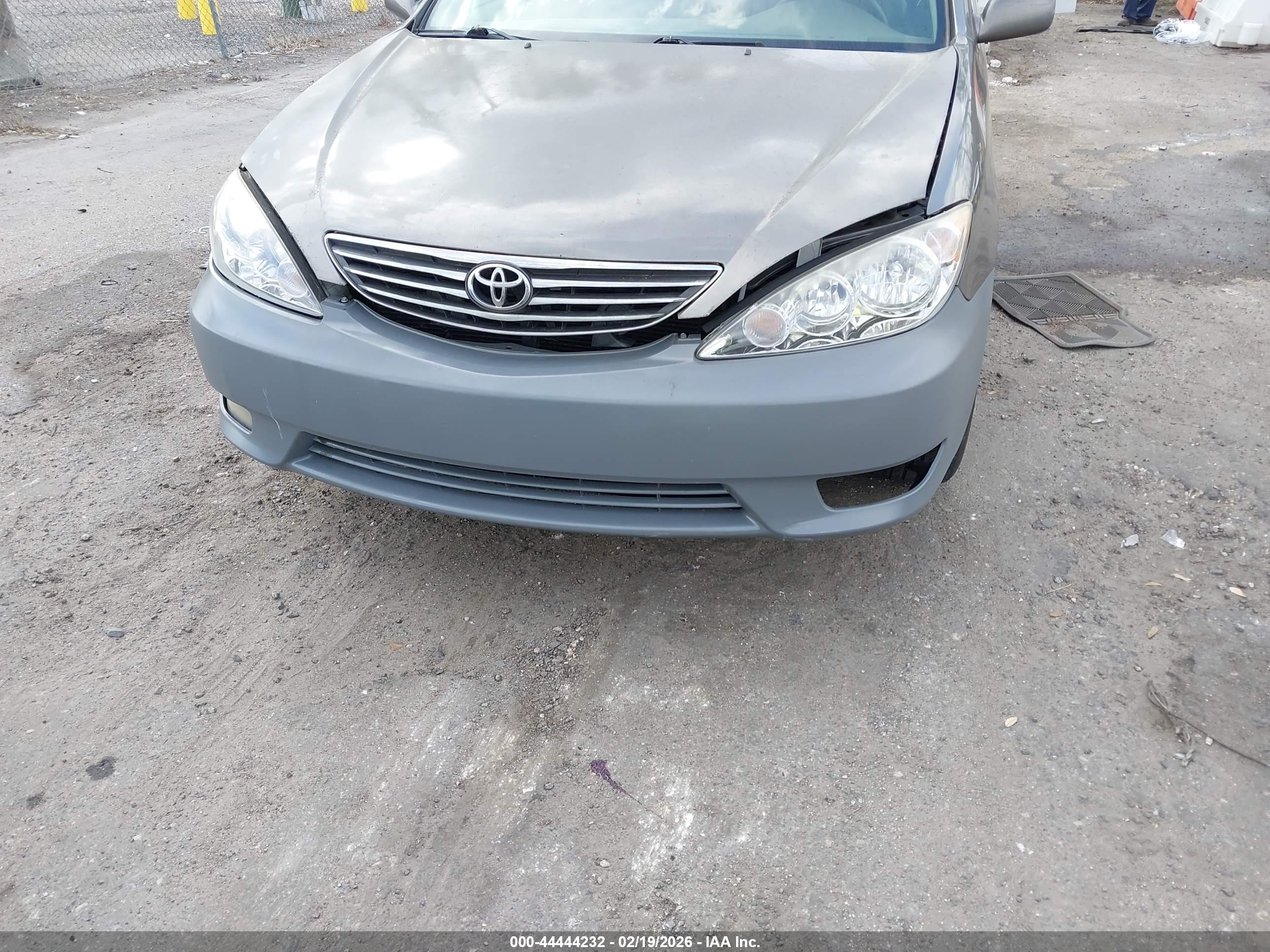 TOYOTA CAMRY image 6