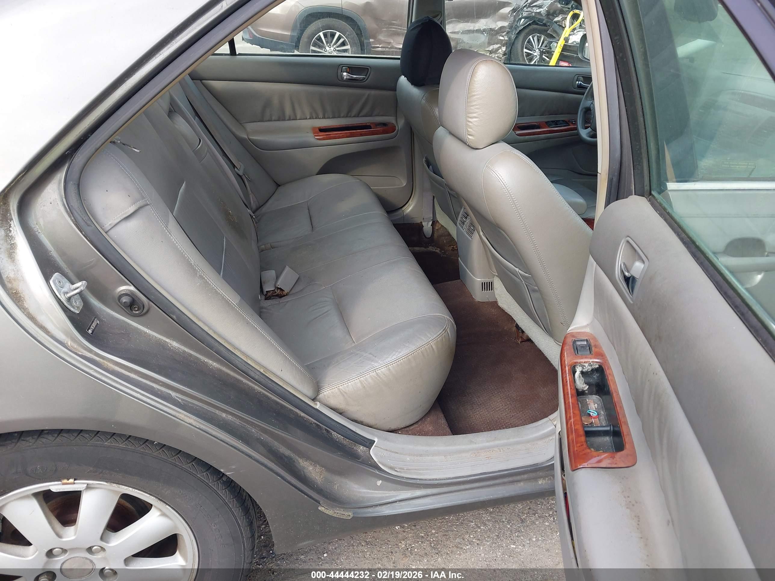 TOYOTA CAMRY image 8