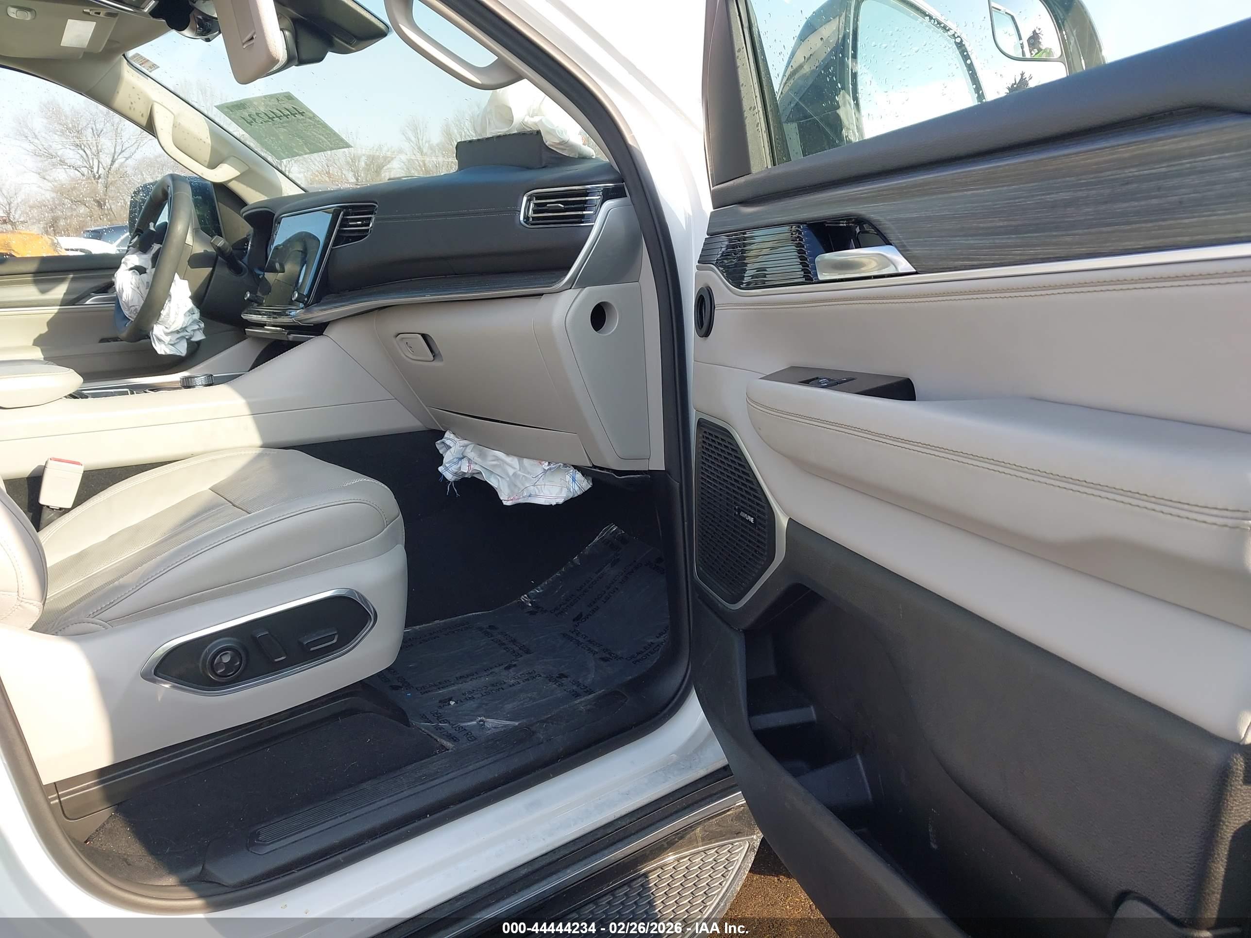 JEEP WAGONEER image 5