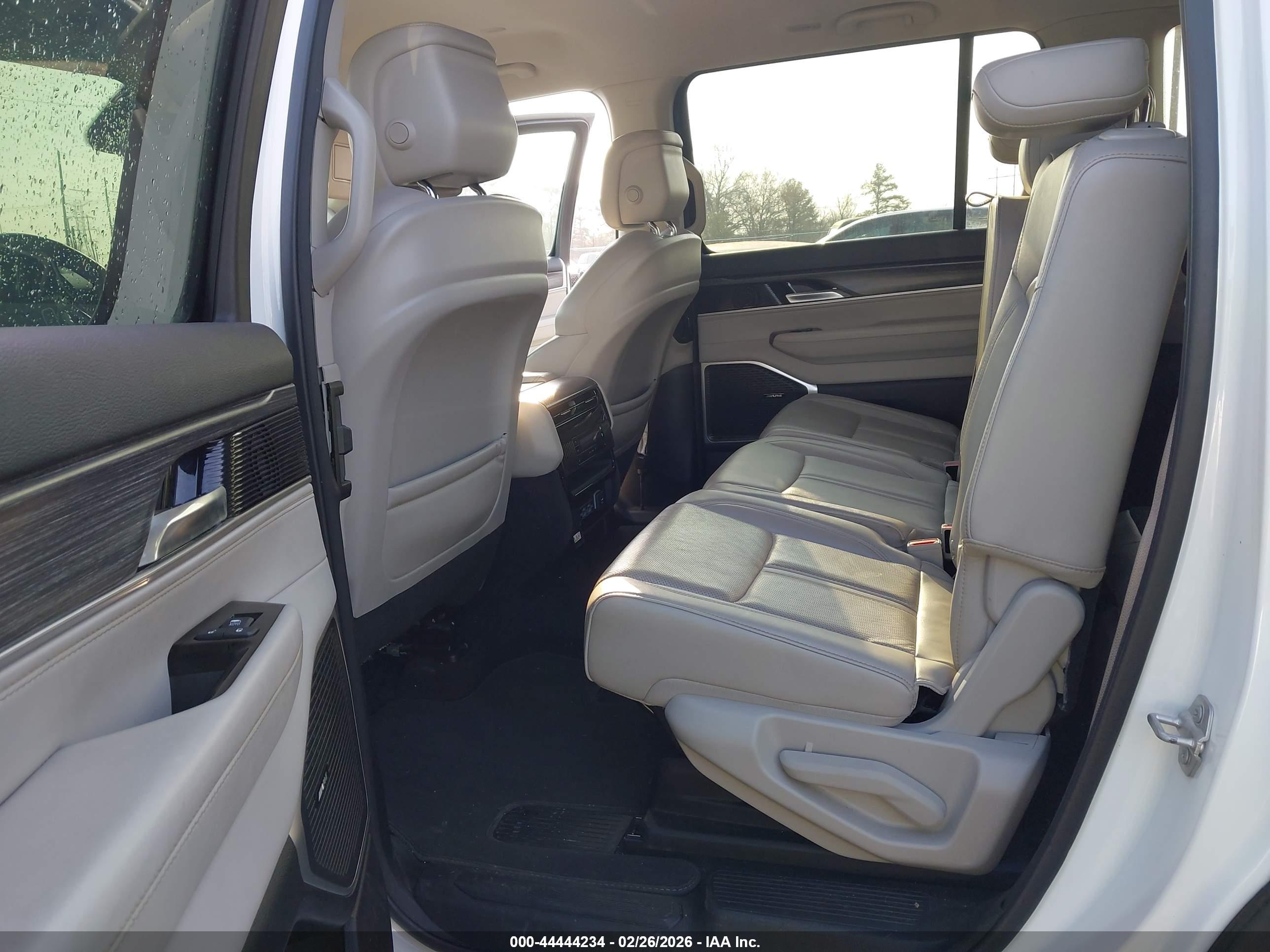 JEEP WAGONEER image 8