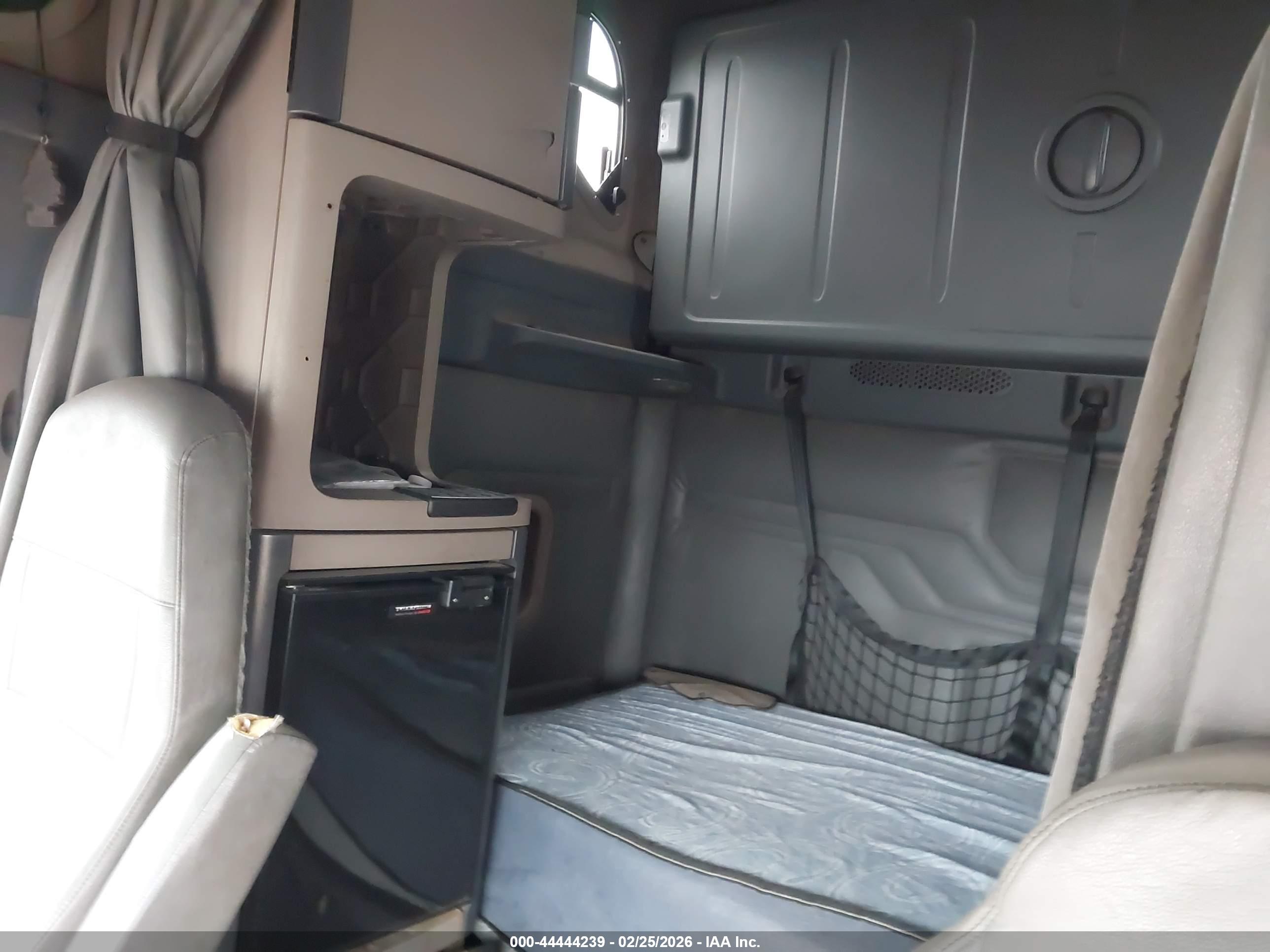 FREIGHTLINER CASCADIA image 7
