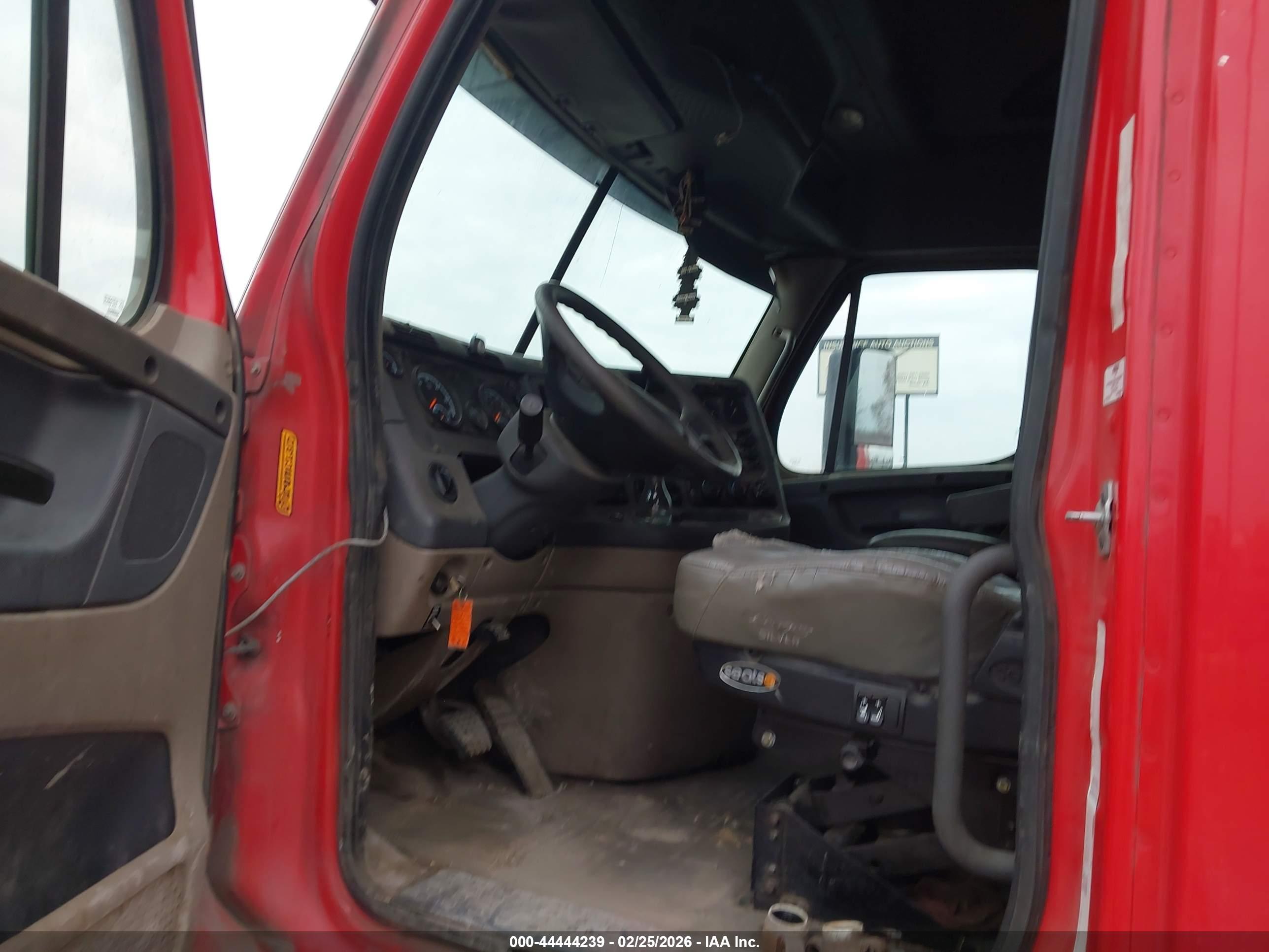 FREIGHTLINER CASCADIA image 8