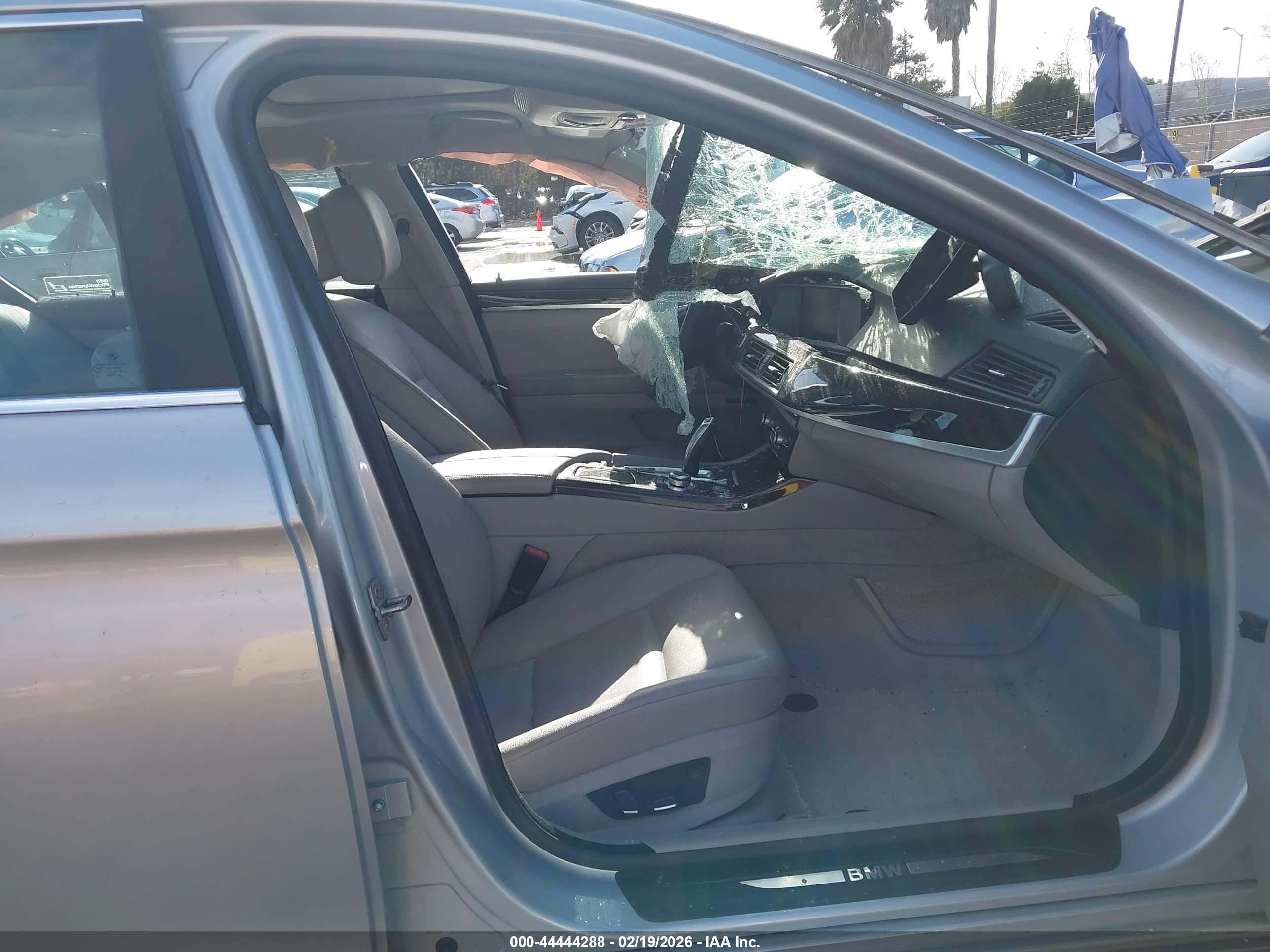 BMW 528I image 5
